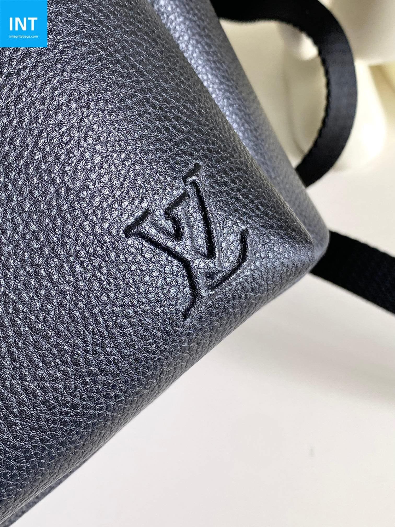 Louis Vuitton M15259 Discovery Work Backpack