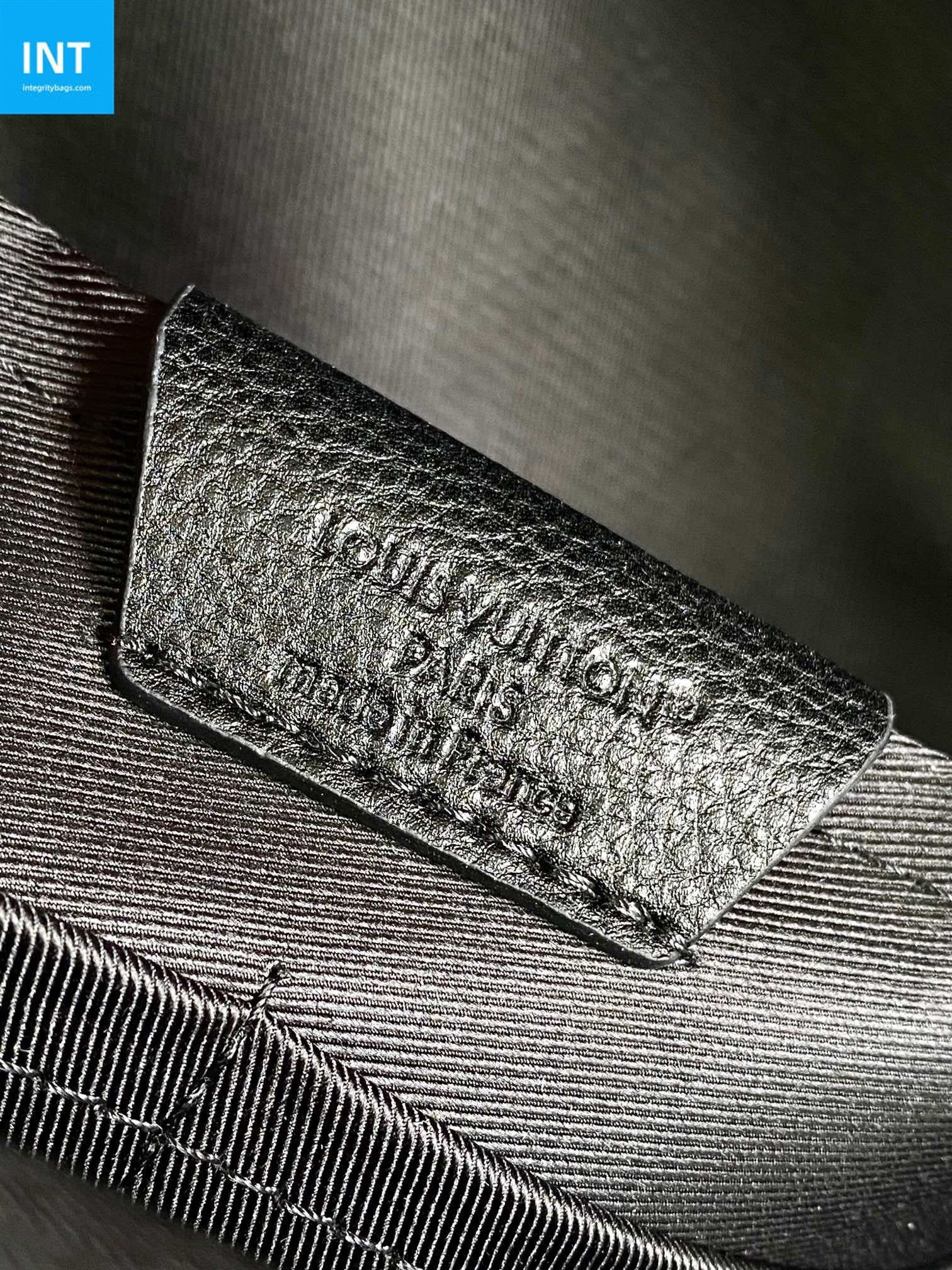 Louis Vuitton M15259 Discovery Work Backpack