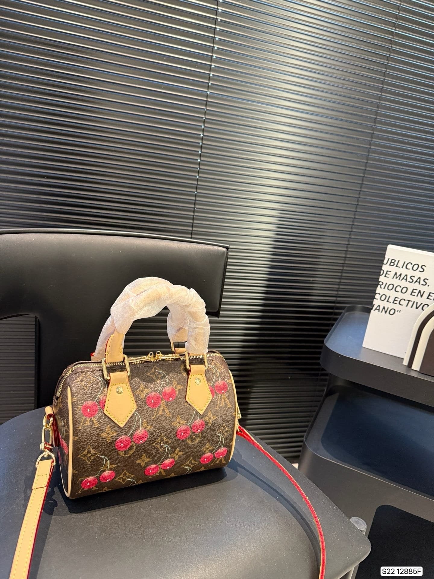 Louis Vuitton M13094 LV x TM Speedy Bandoulière 20