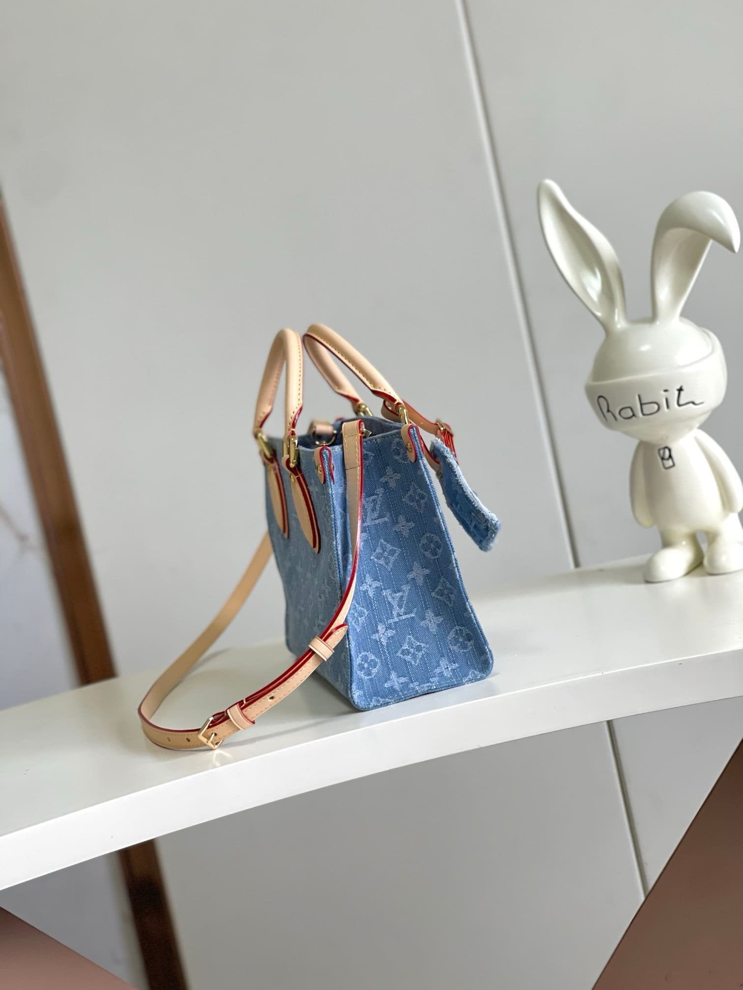 Louis Vuitton M14633 OnTheGo PM