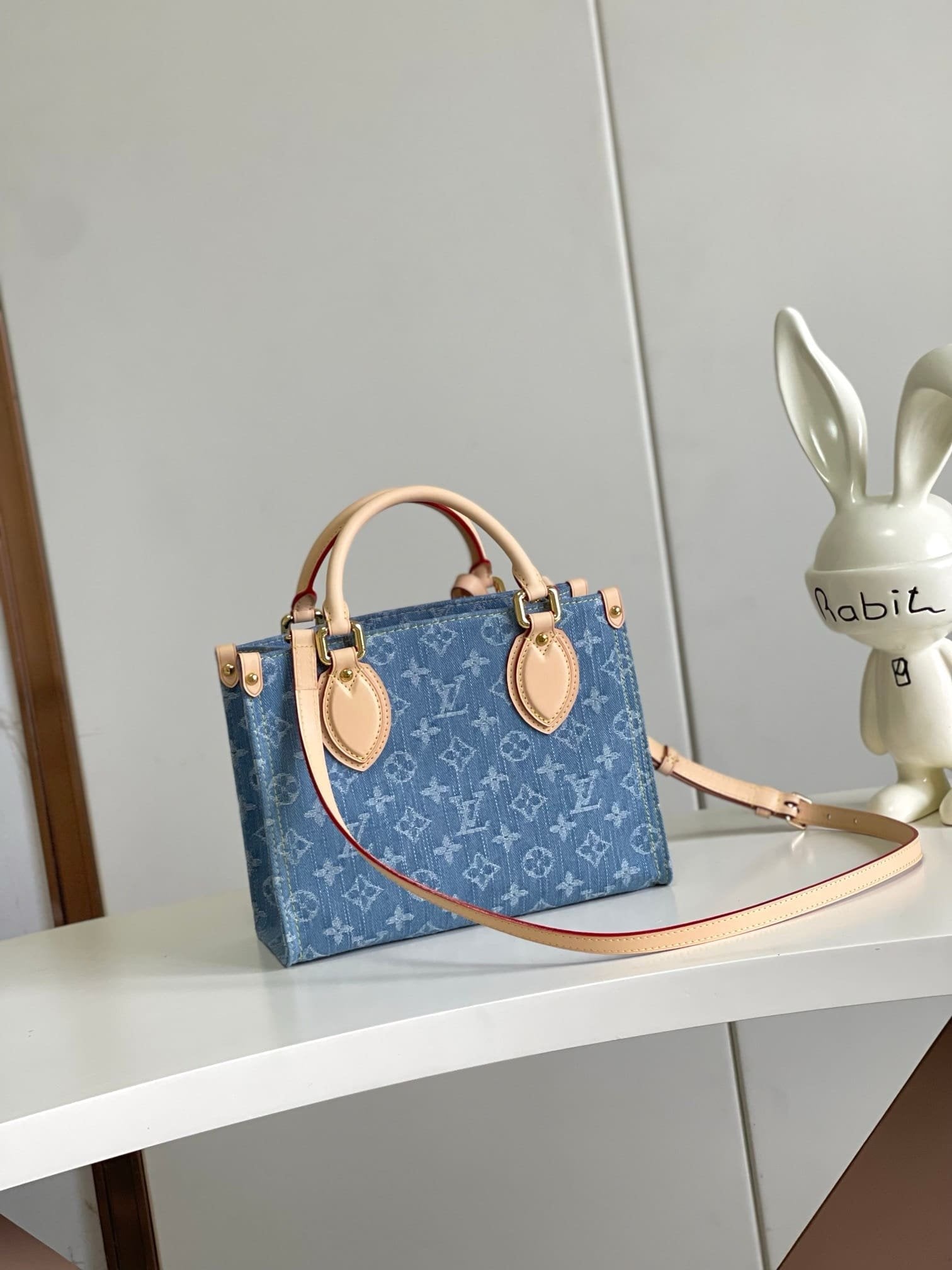 Louis Vuitton M14633 OnTheGo PM