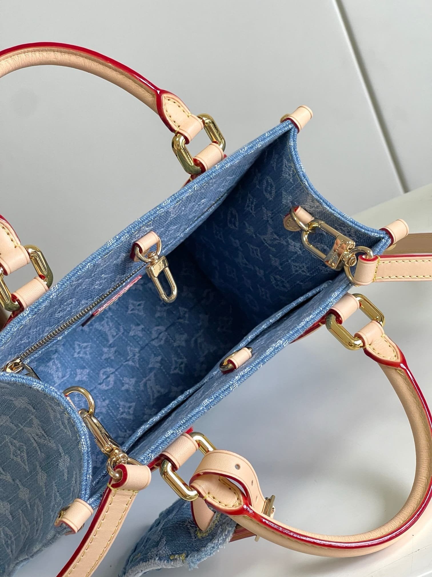 Louis Vuitton M14633 OnTheGo PM