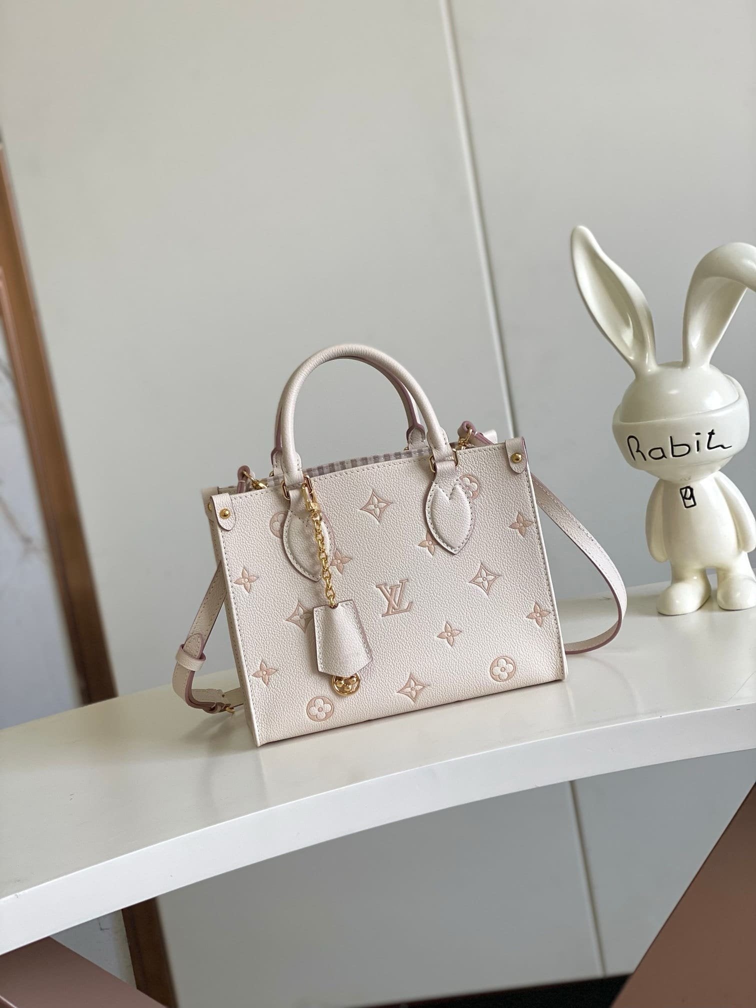 Louis Vuitton M14403 OnTheGo PM