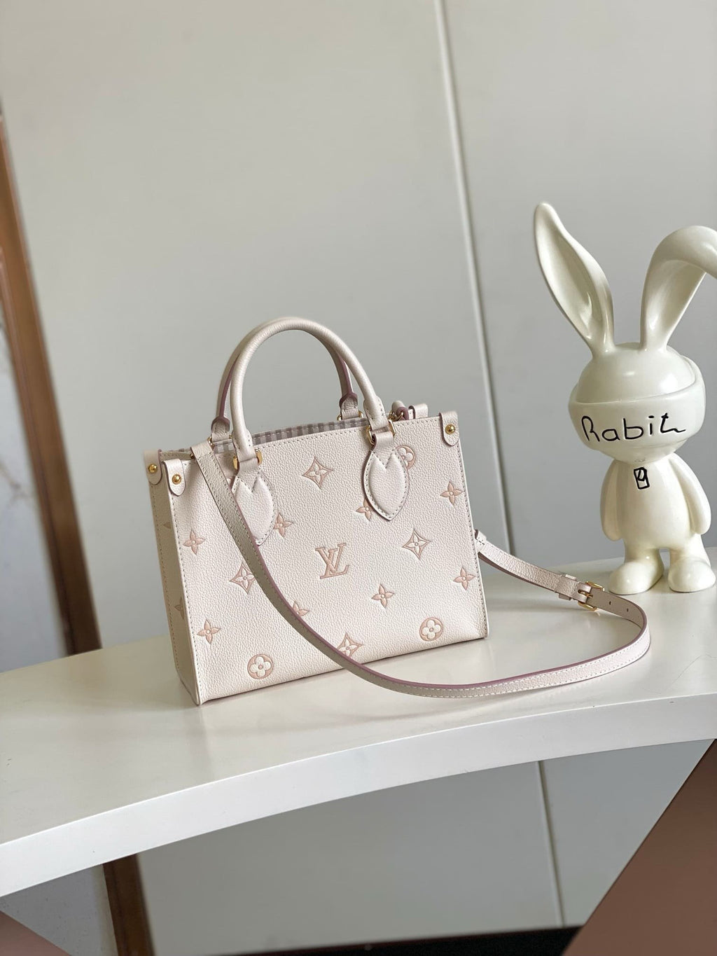 Louis Vuitton M14403 OnTheGo PM