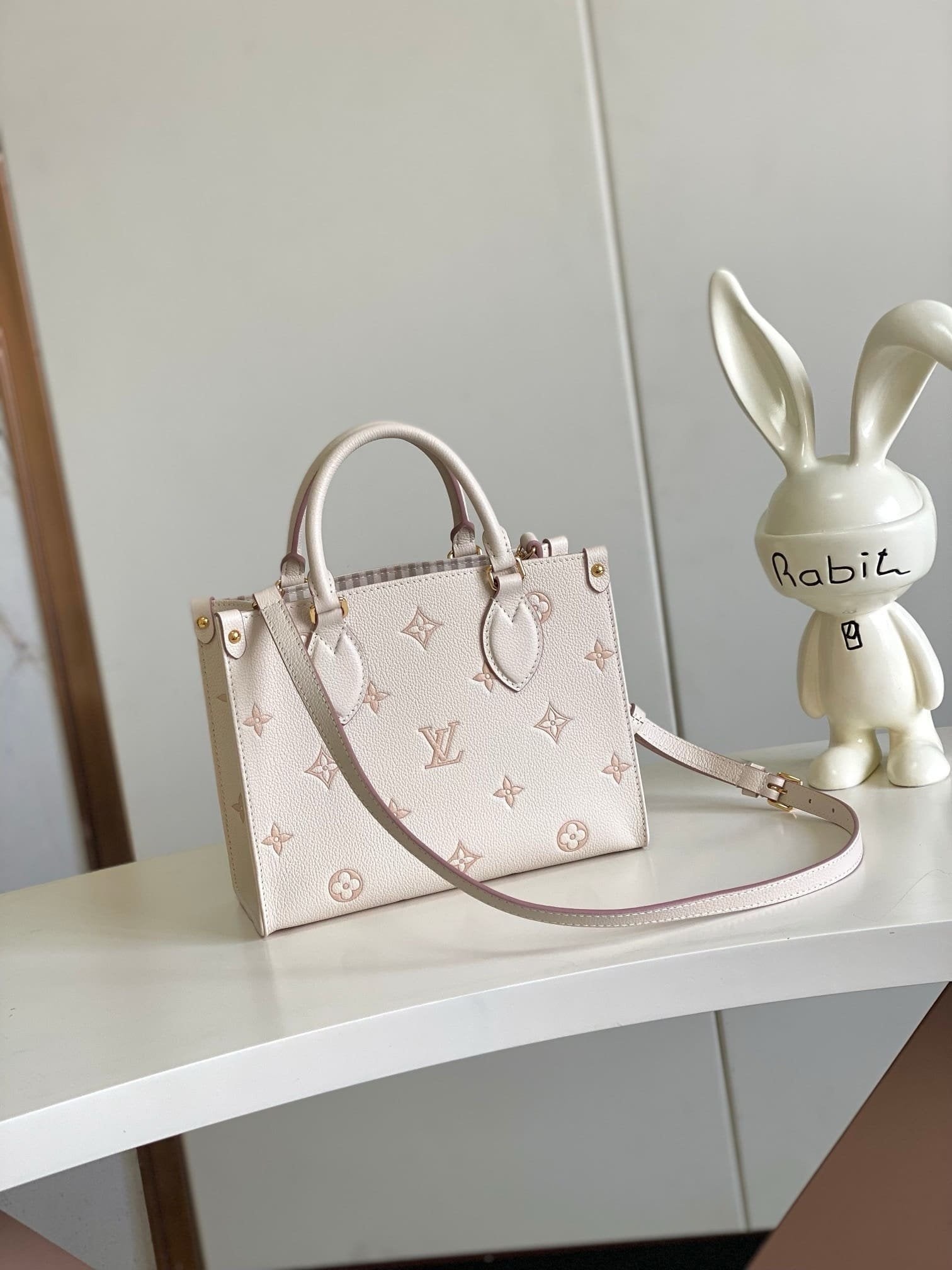 Louis Vuitton M14403 OnTheGo PM