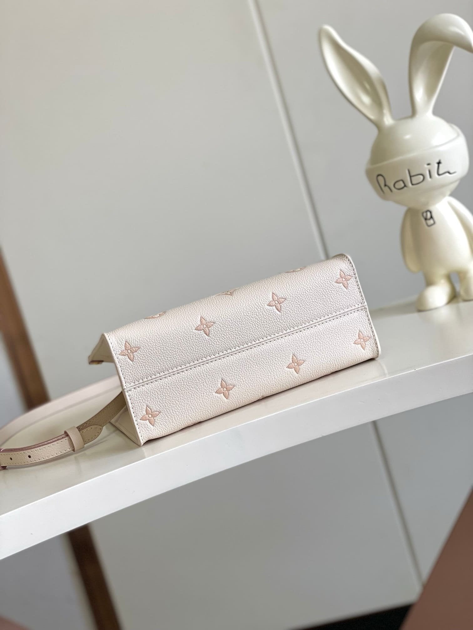 Louis Vuitton M14403 OnTheGo PM