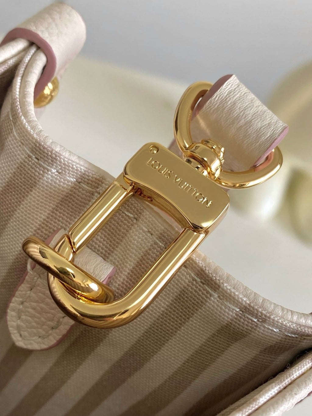 Louis Vuitton M14403 OnTheGo PM