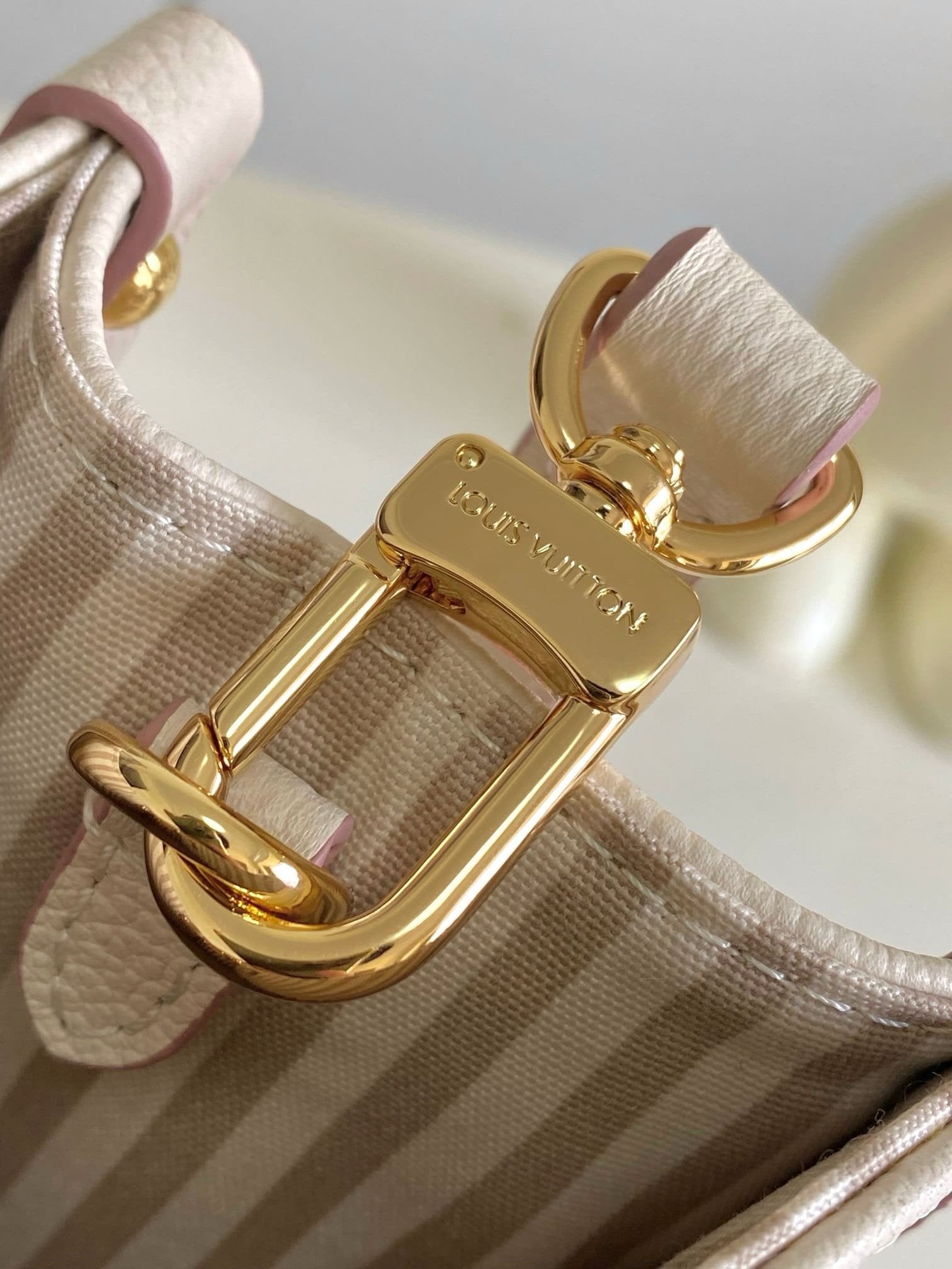Louis Vuitton M14403 OnTheGo PM