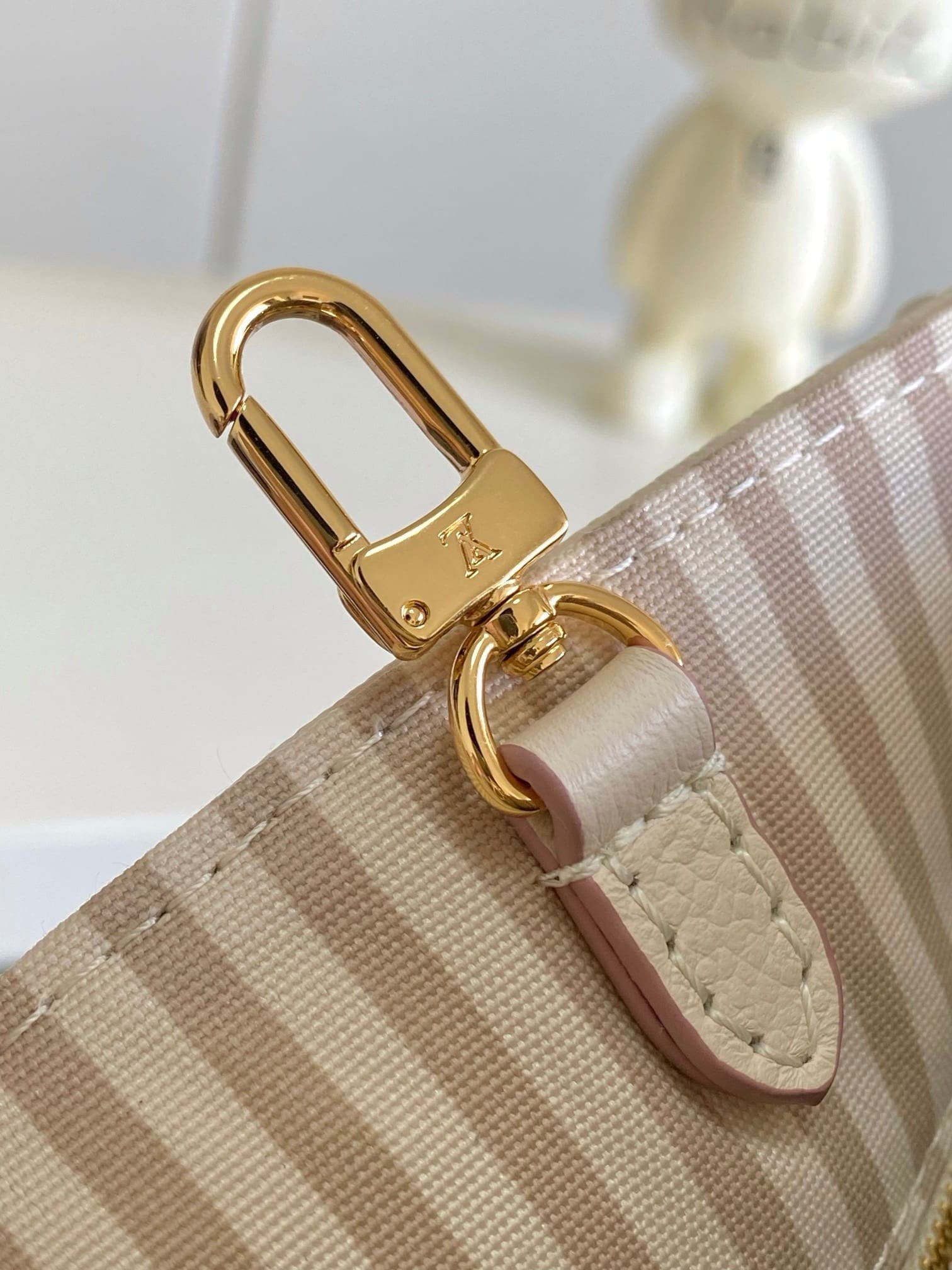 Louis Vuitton M14403 OnTheGo PM