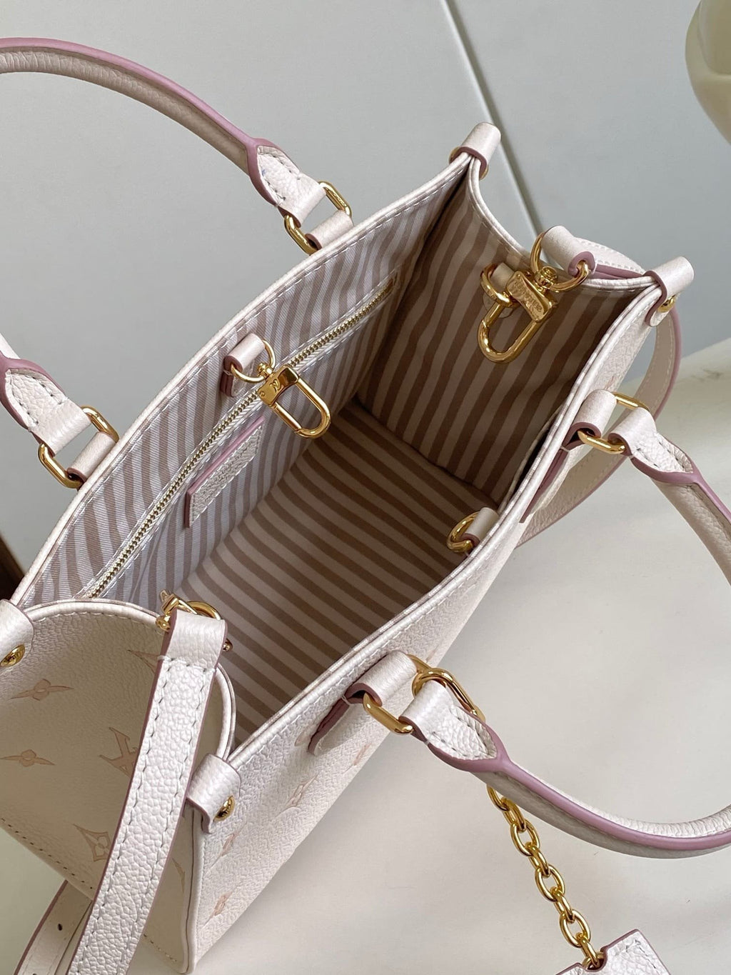 Louis Vuitton M14403 OnTheGo PM