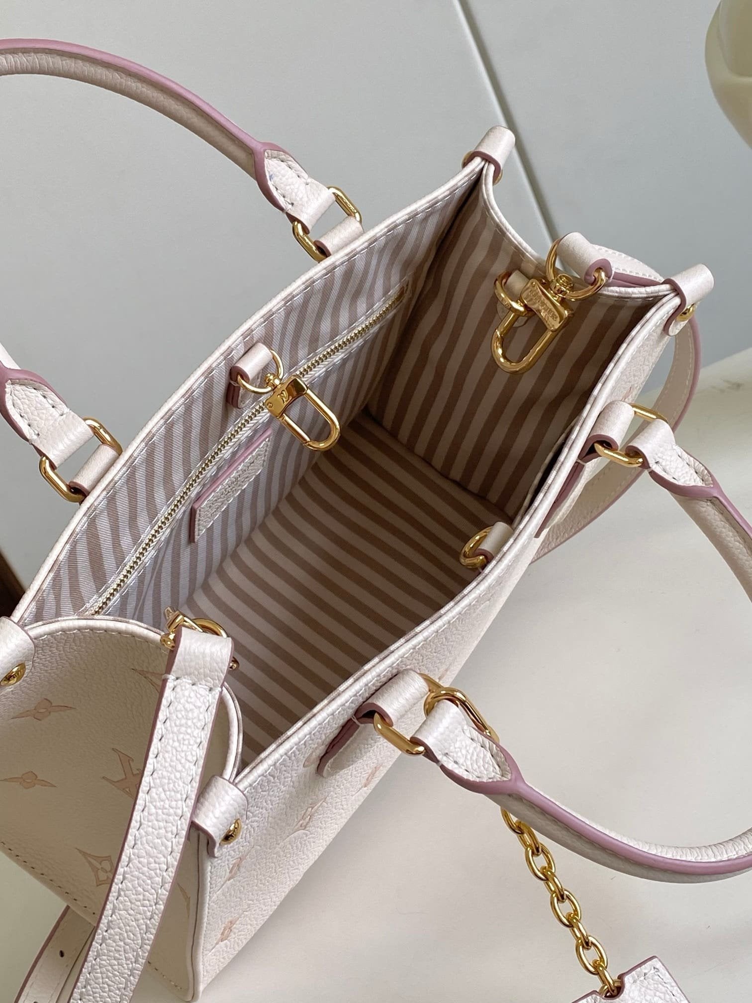 Louis Vuitton M14403 OnTheGo PM