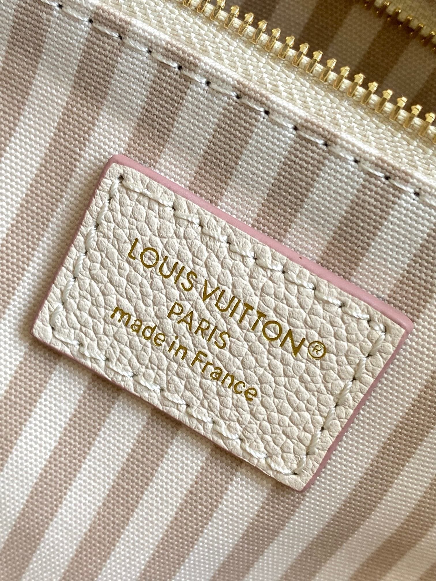 Louis Vuitton M14403 OnTheGo PM