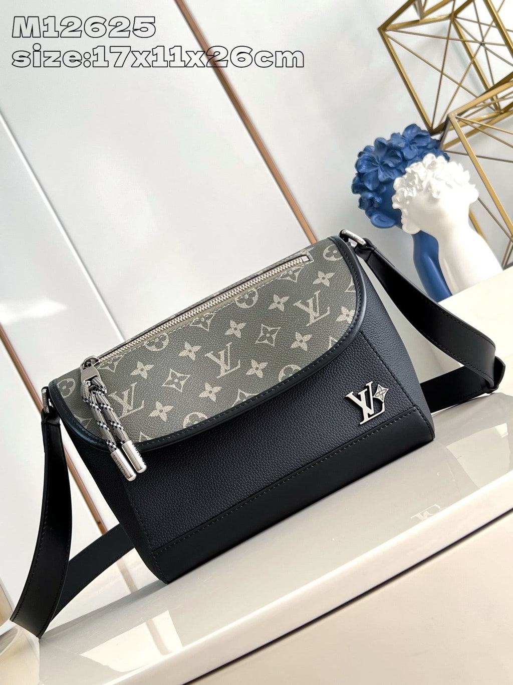 Louis Vuitton M12625 Pulse Messenger