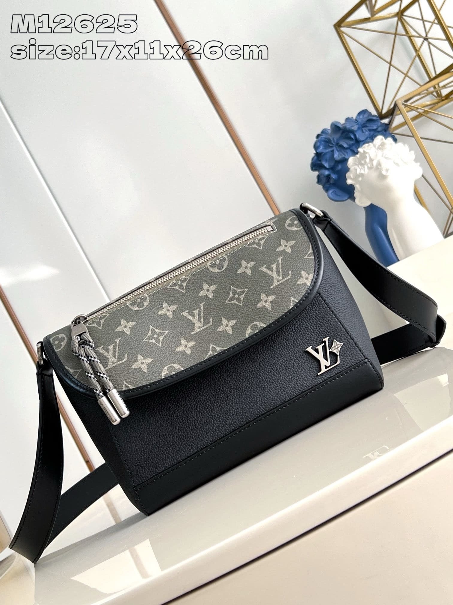 Louis Vuitton M12625 Pulse Messenger