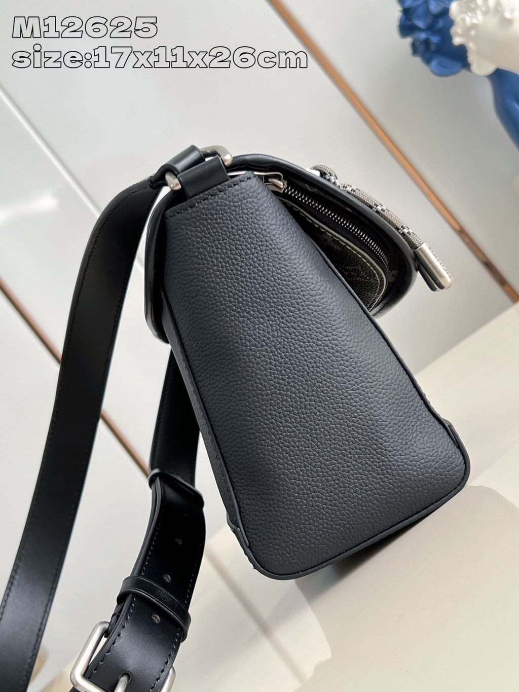 Louis Vuitton M12625 Pulse Messenger