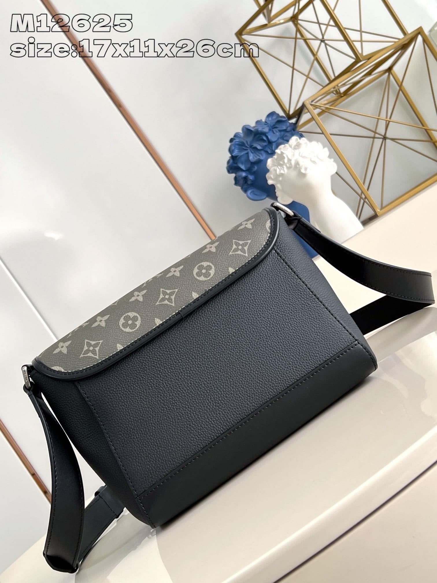 Louis Vuitton M12625 Pulse Messenger