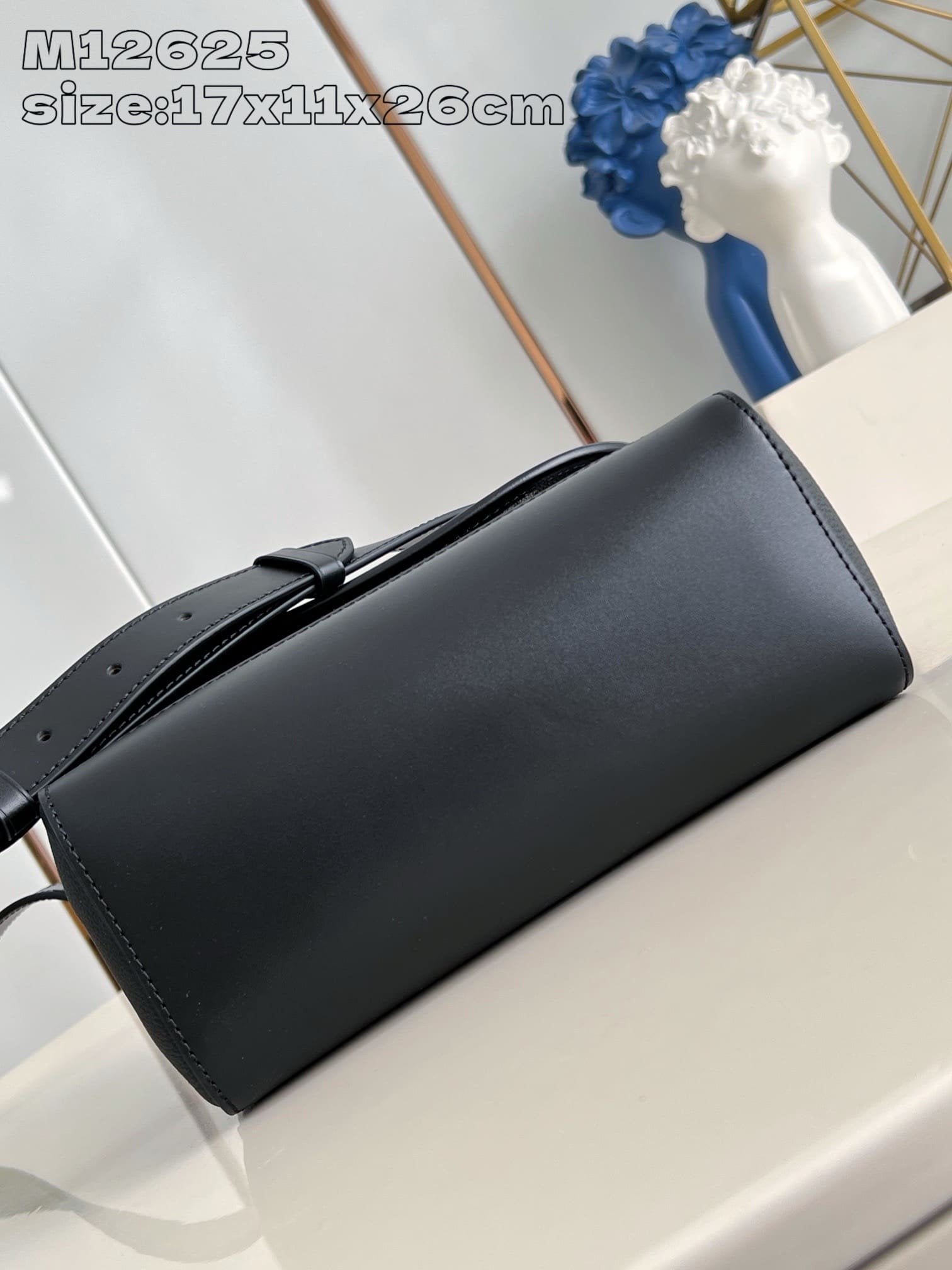 Louis Vuitton M12625 Pulse Messenger