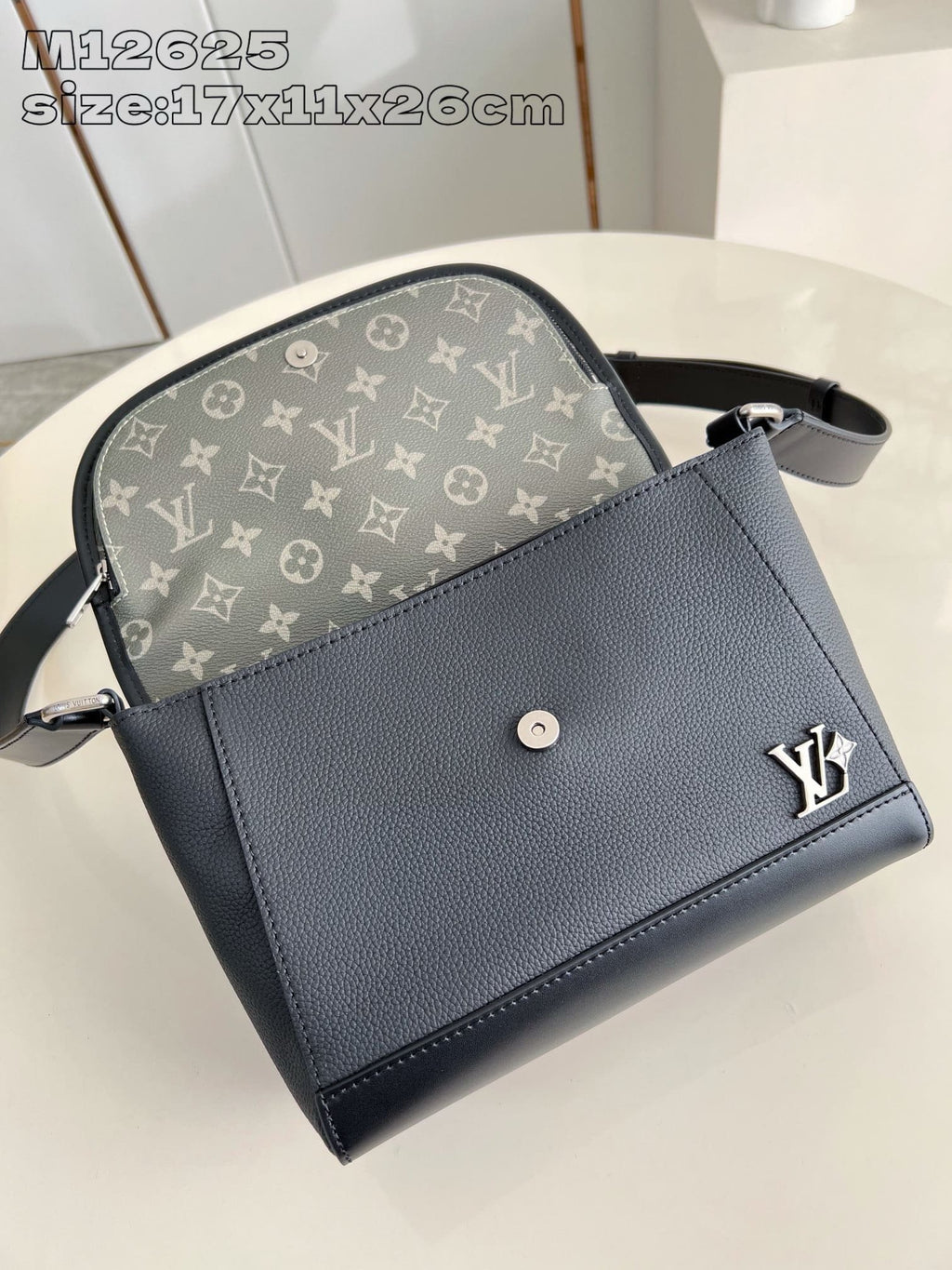 Louis Vuitton M12625 Pulse Messenger