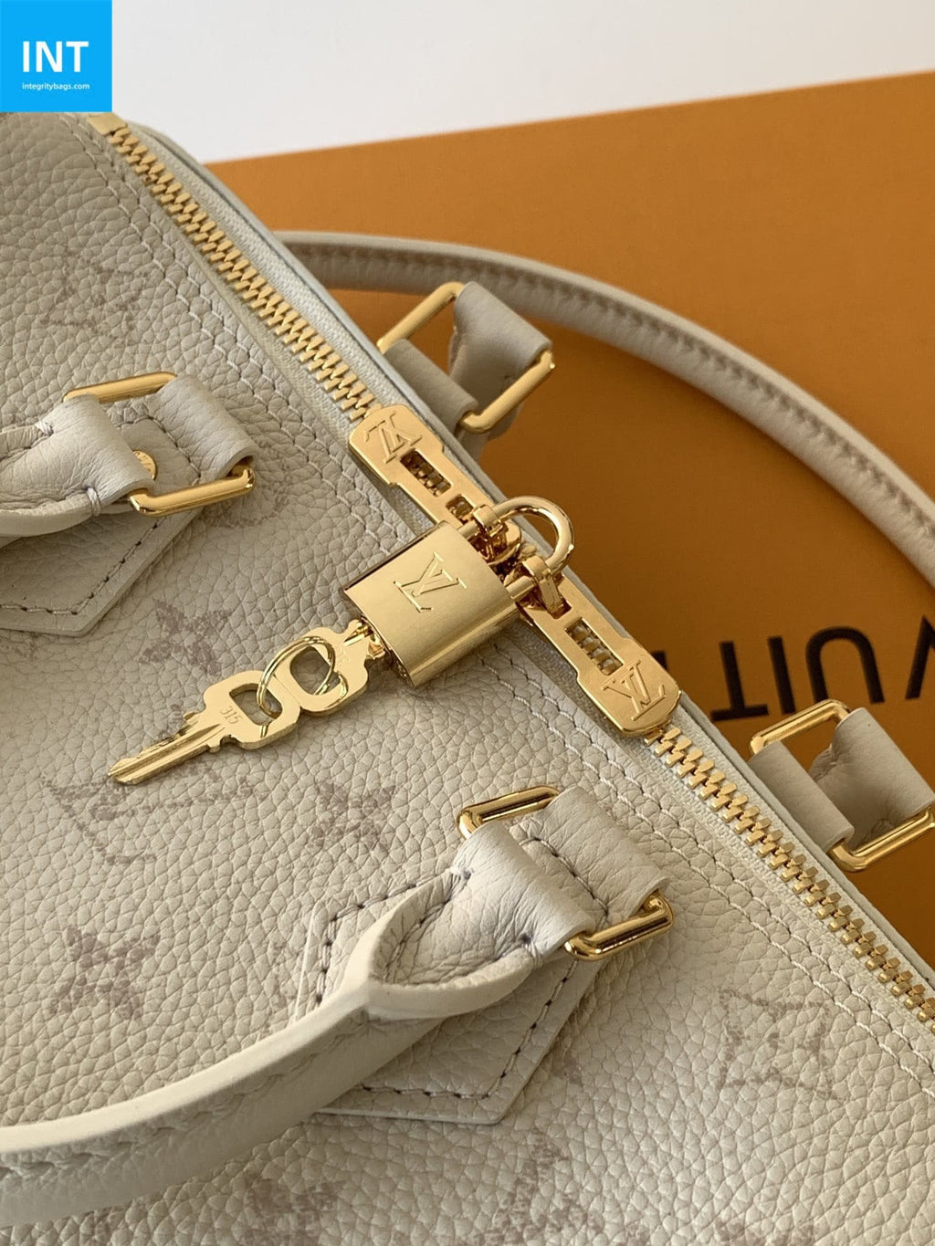 Louis Vuitton M26690 Speedy Bandoulière 25