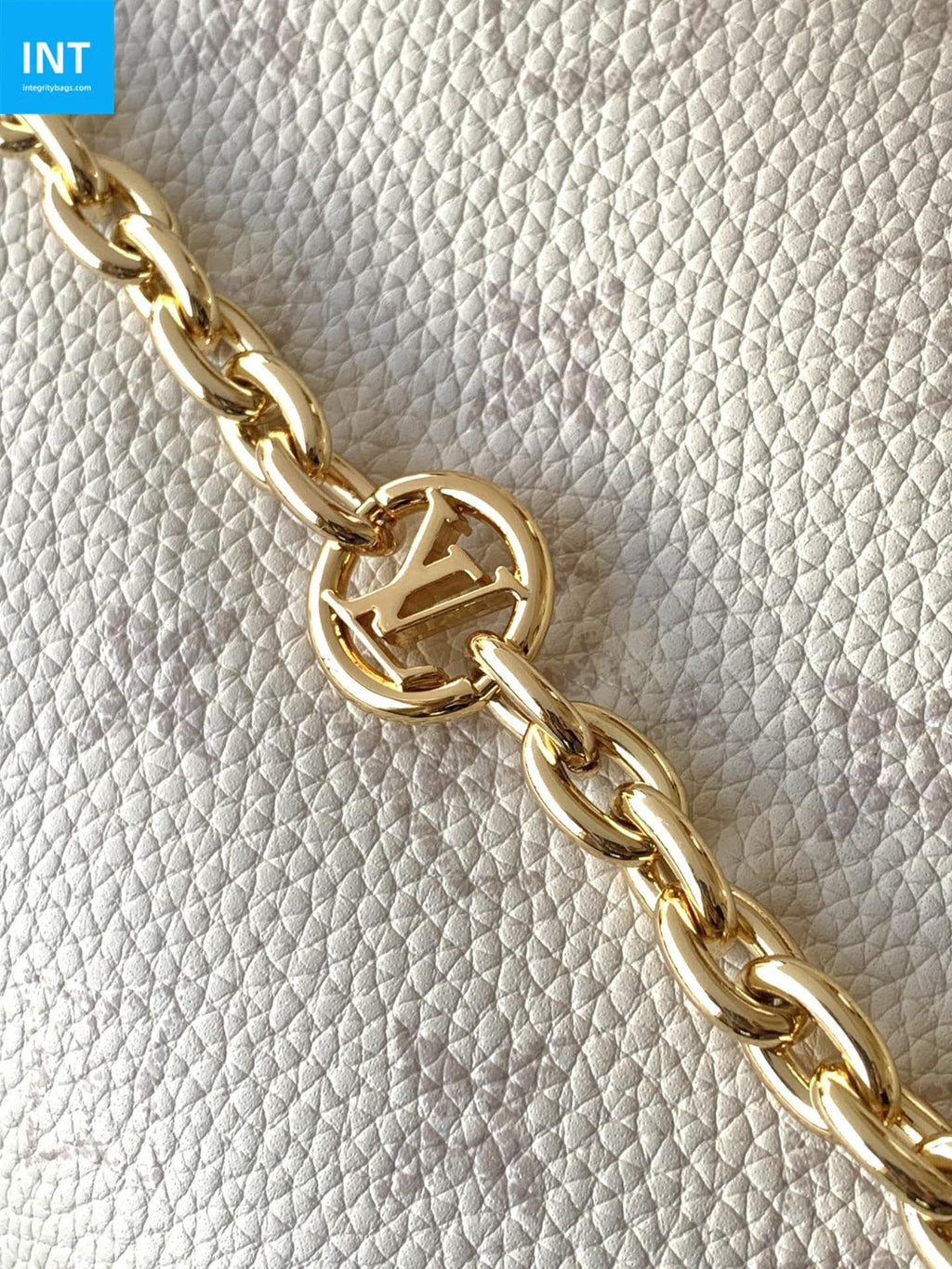 Louis Vuitton M26690 Speedy Bandoulière 25