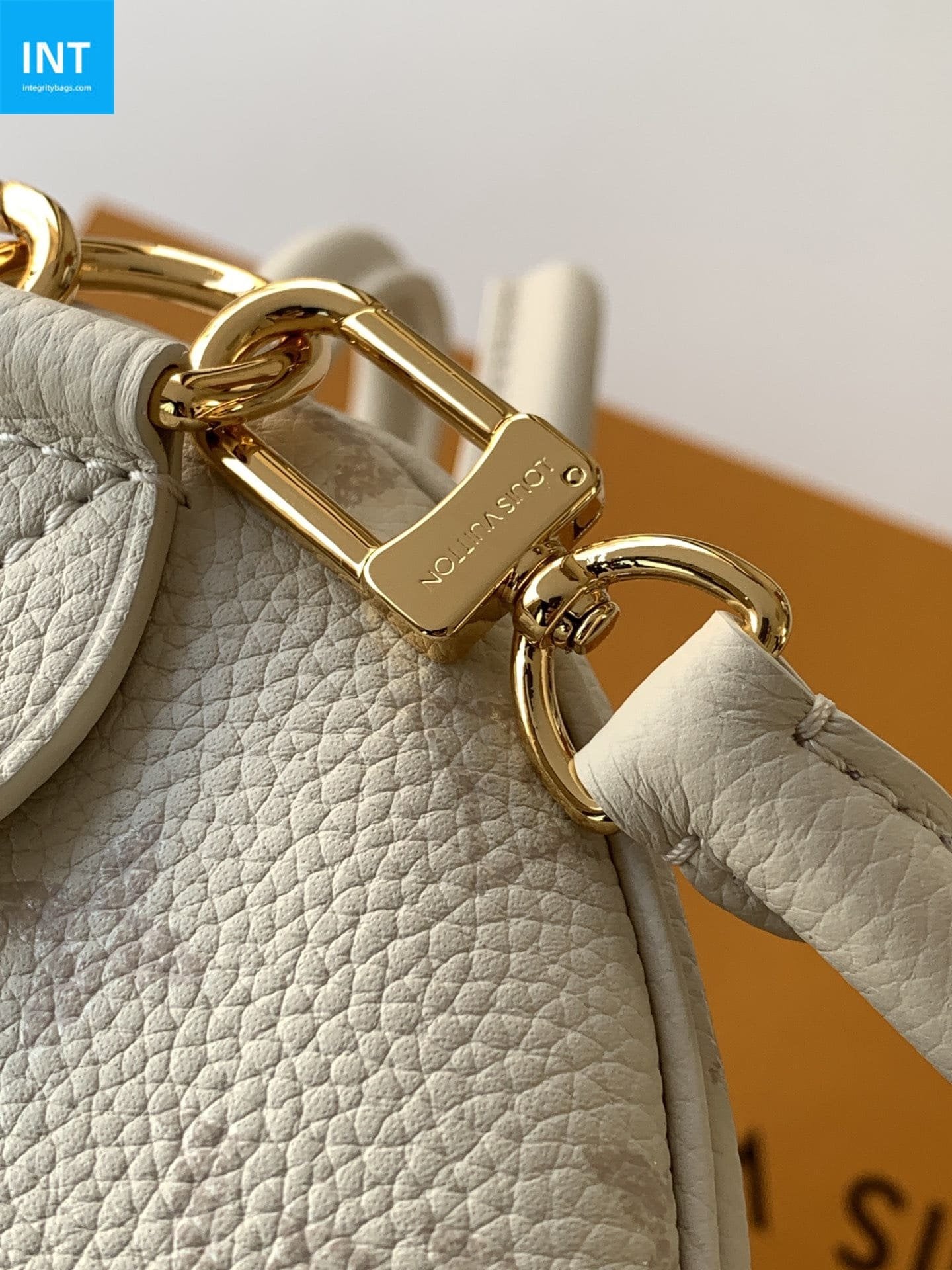 Louis Vuitton M26690 Speedy Bandoulière 25