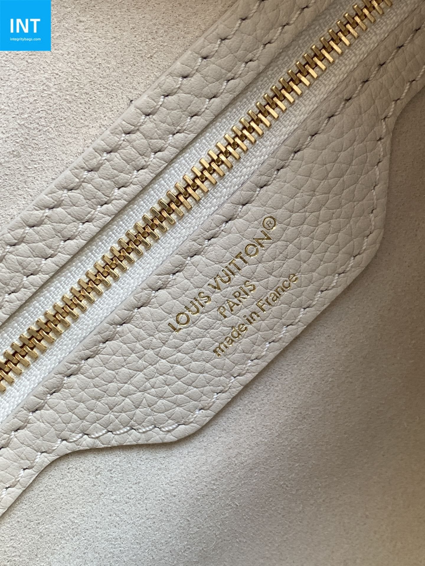 Louis Vuitton M26690 Speedy Bandoulière 25