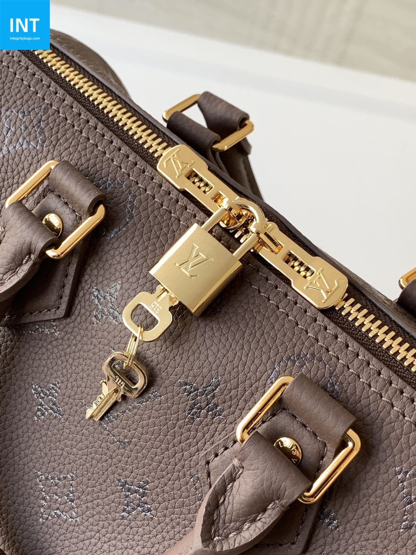 Louis Vuitton M26691 Speedy Bandoulière 25