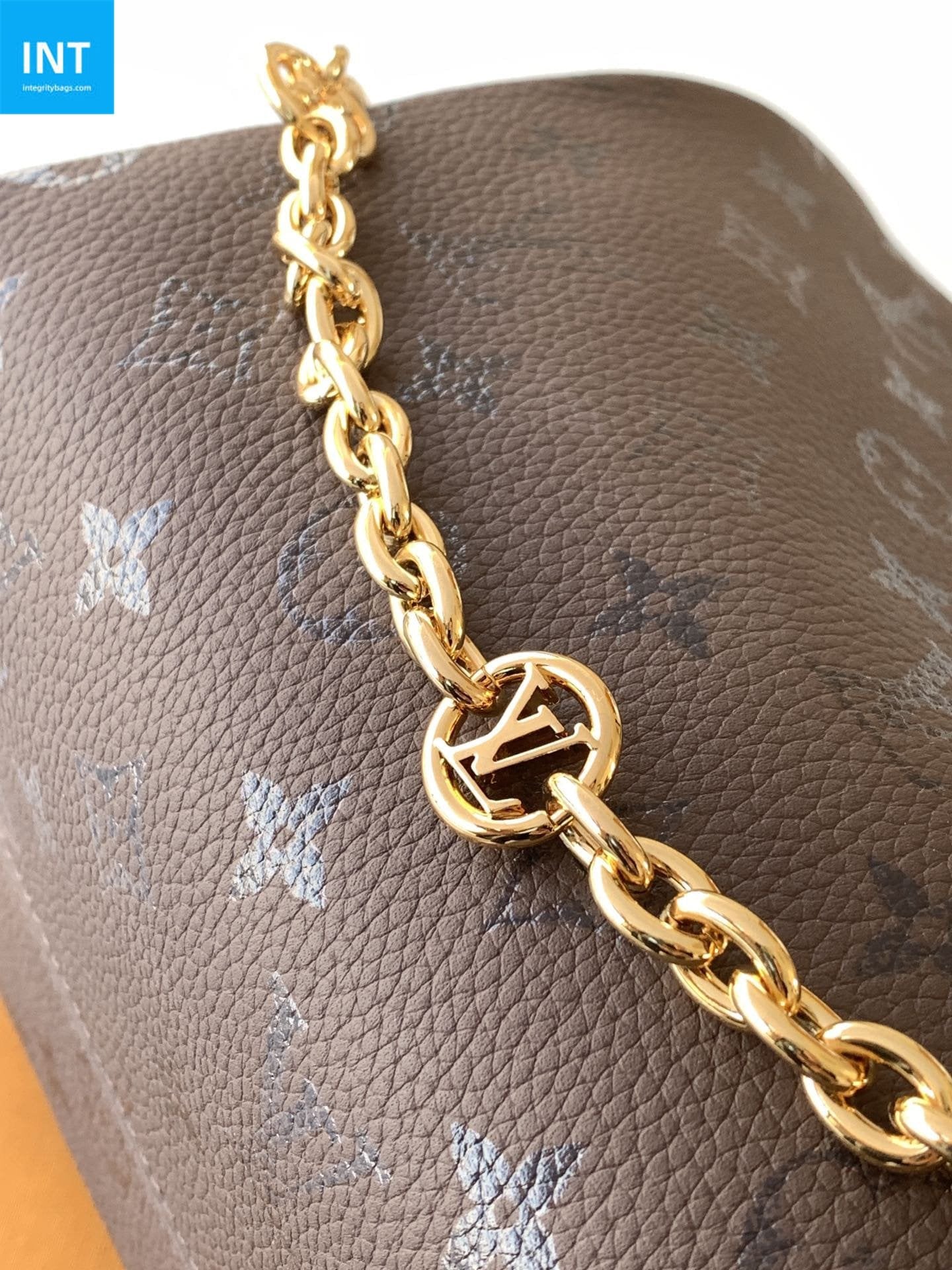 Louis Vuitton M26691 Speedy Bandoulière 25