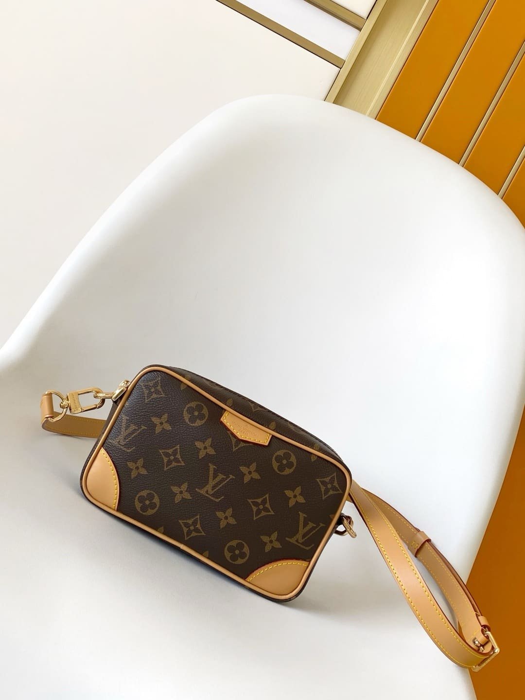 Louis Vuitton M14058 Trocadéro Wearable Wallet