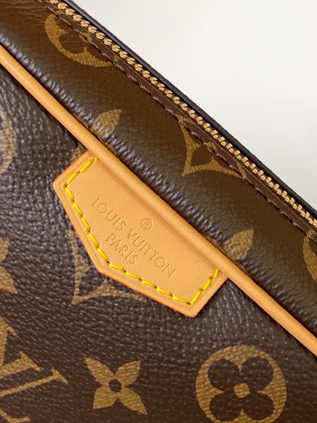 Louis Vuitton M14058 Trocadéro Wearable Wallet