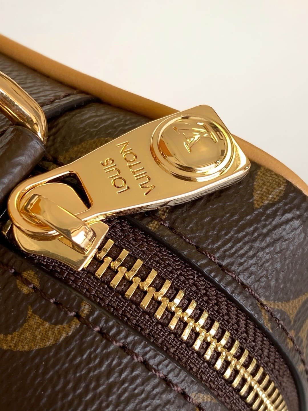 Louis Vuitton M14058 Trocadéro Wearable Wallet