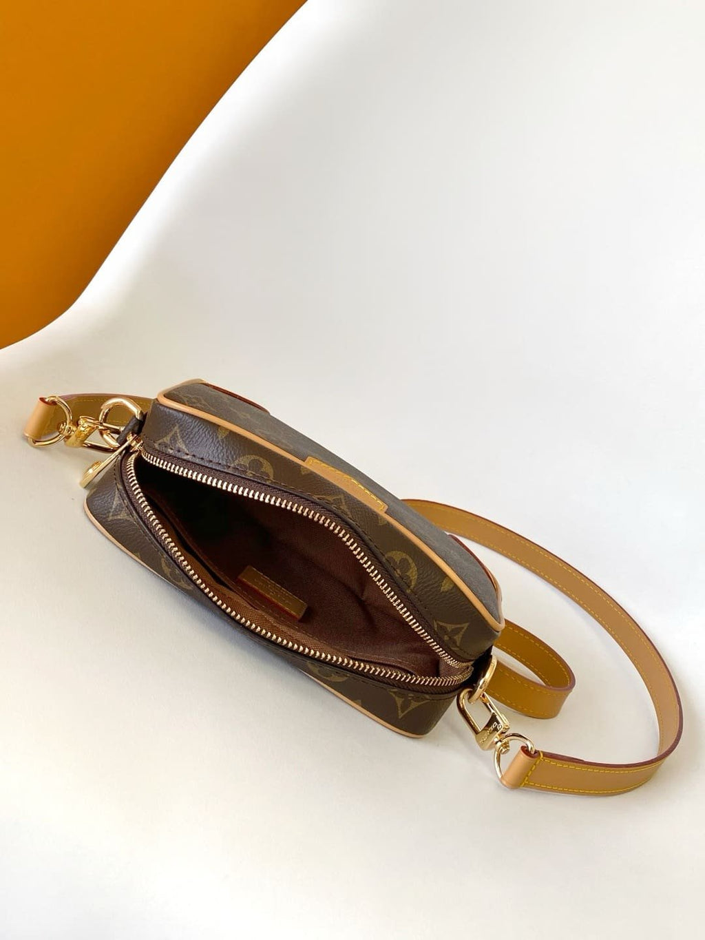 Louis Vuitton M14058 Trocadéro Wearable Wallet