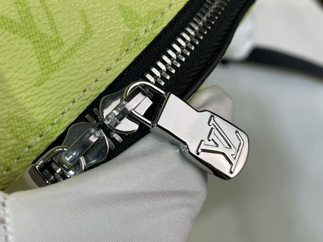 Louis Vuitton M14076 Discovery Slim Backpack