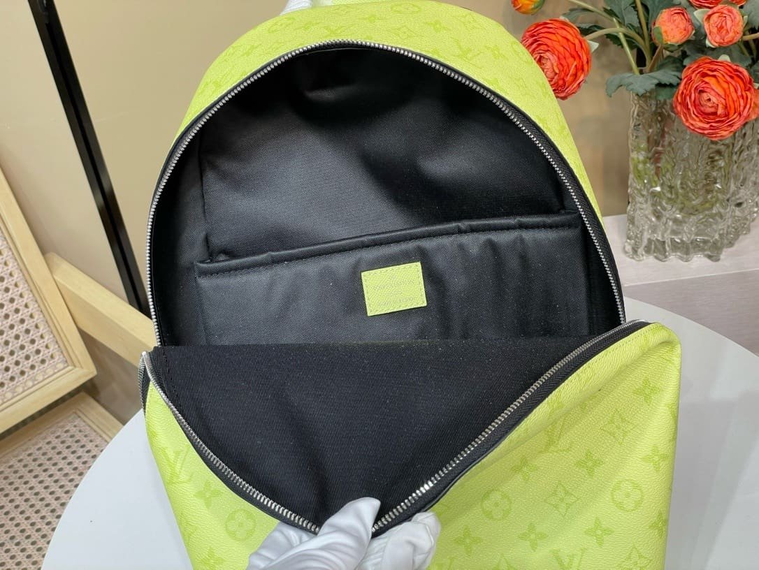 Louis Vuitton M14076 Discovery Slim Backpack