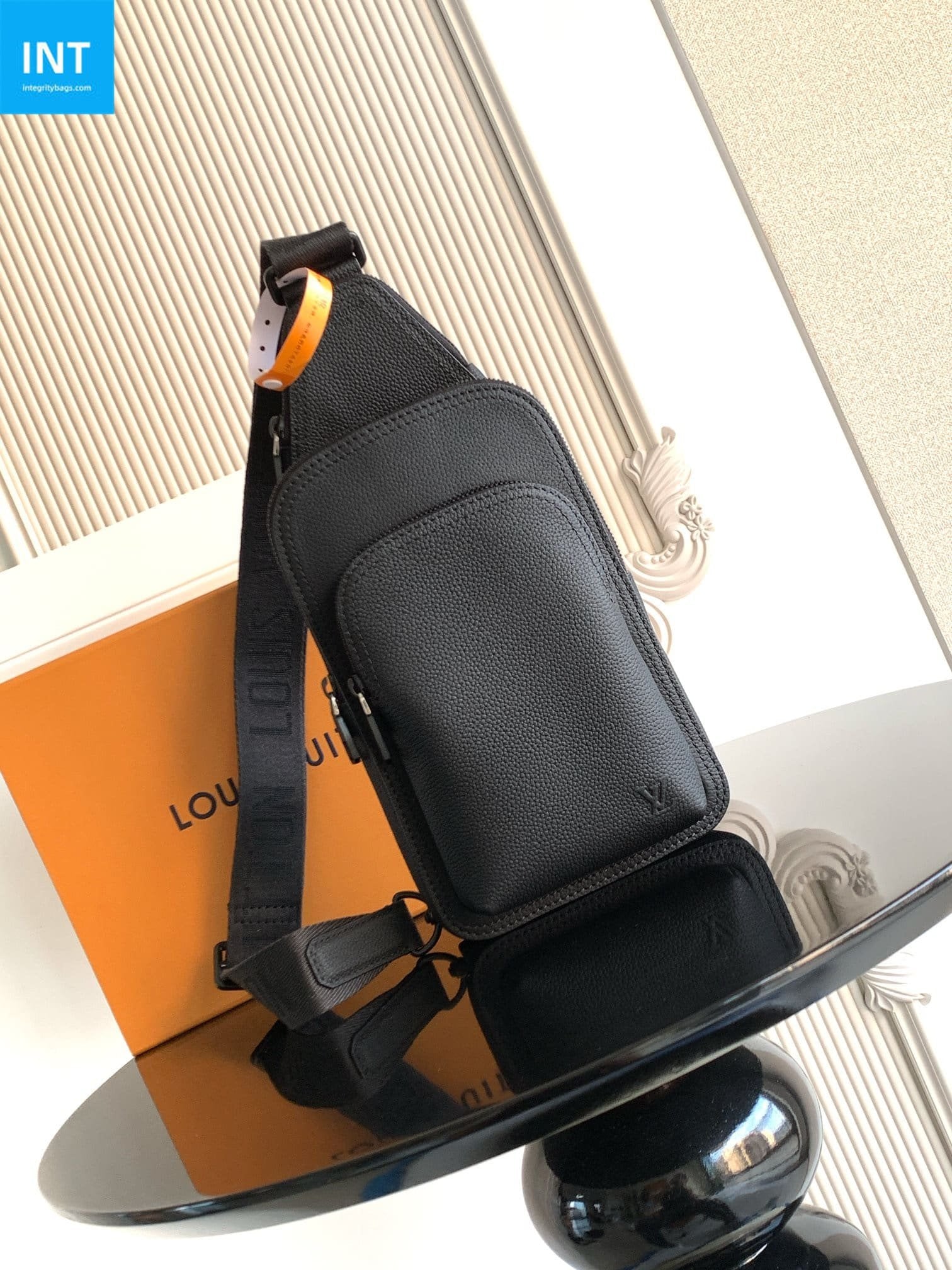 Louis Vuitton M15255 Avenue Slingbag PM