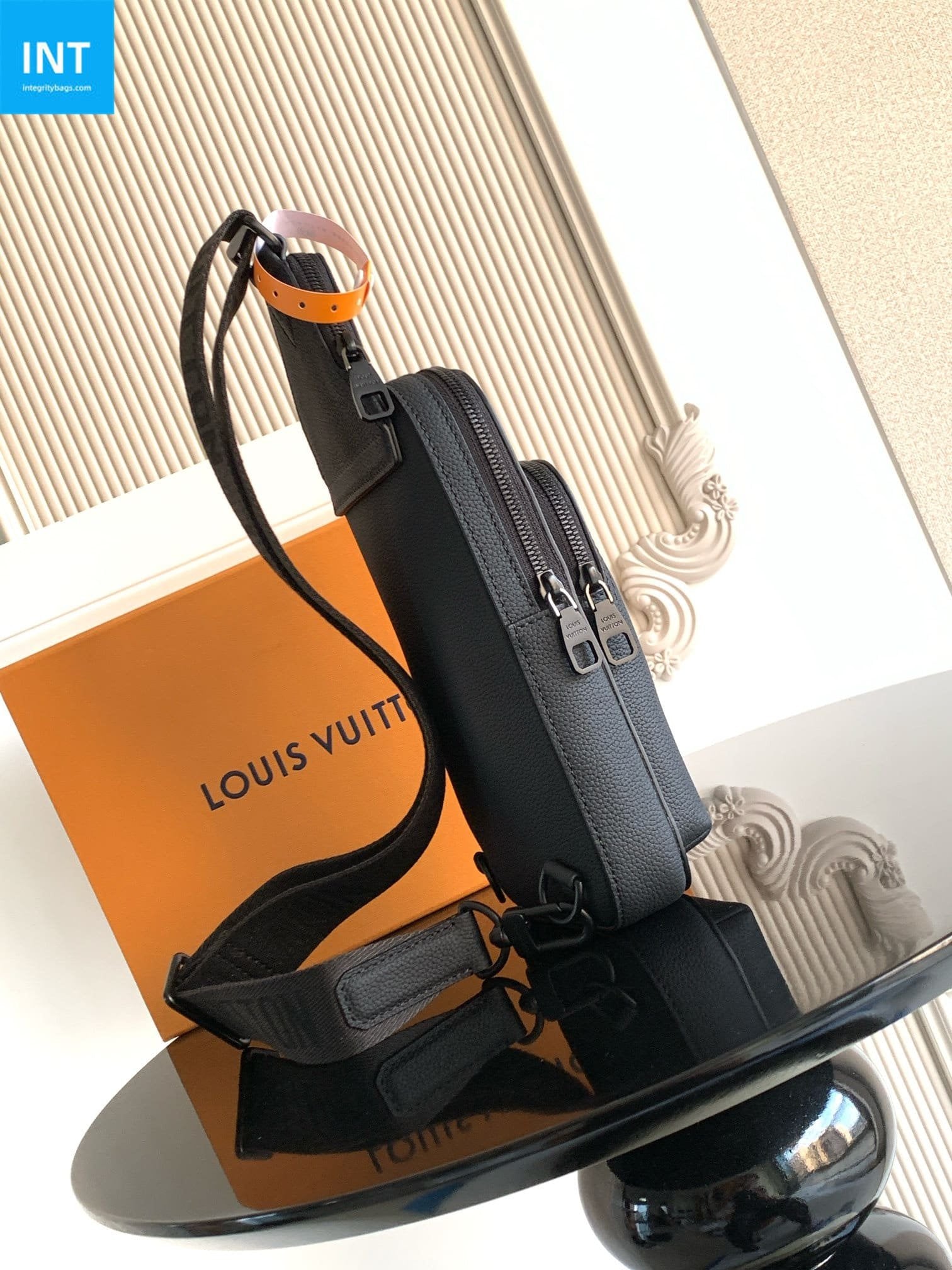 Louis Vuitton M15255 Avenue Slingbag PM