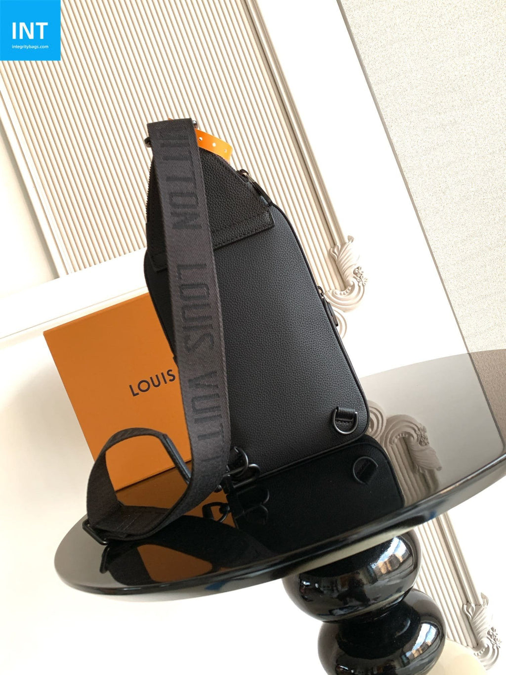 Louis Vuitton M15255 Avenue Slingbag PM