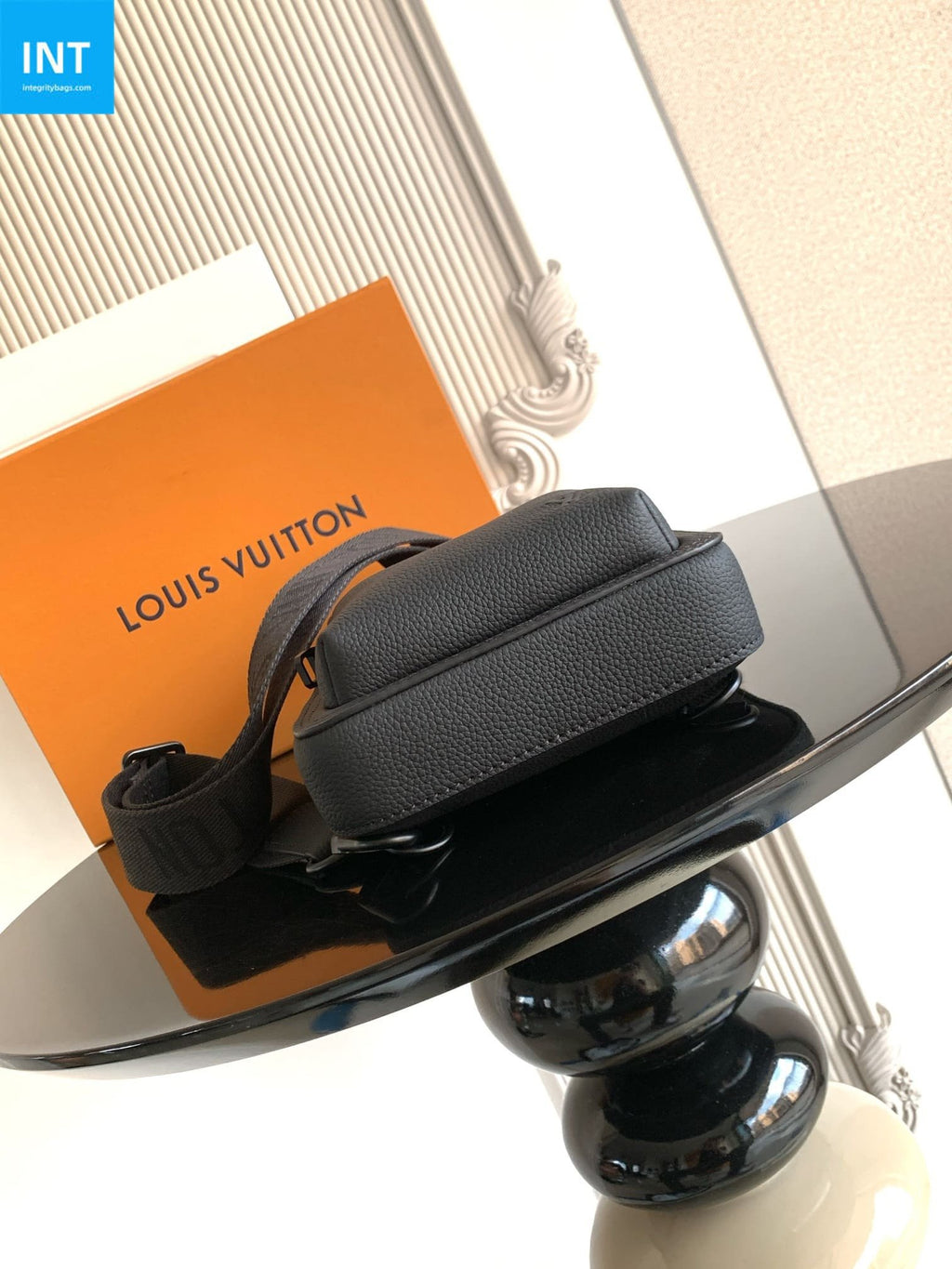 Louis Vuitton M15255 Avenue Slingbag PM