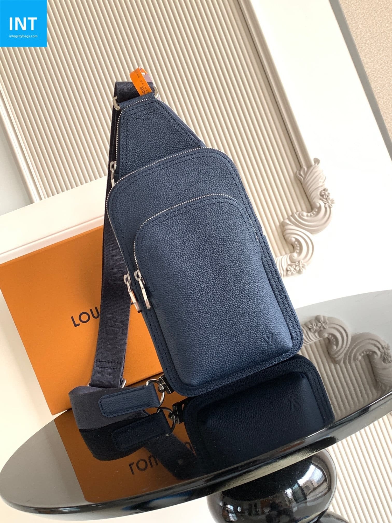 Louis Vuitton M15269 Avenue Slingbag PM
