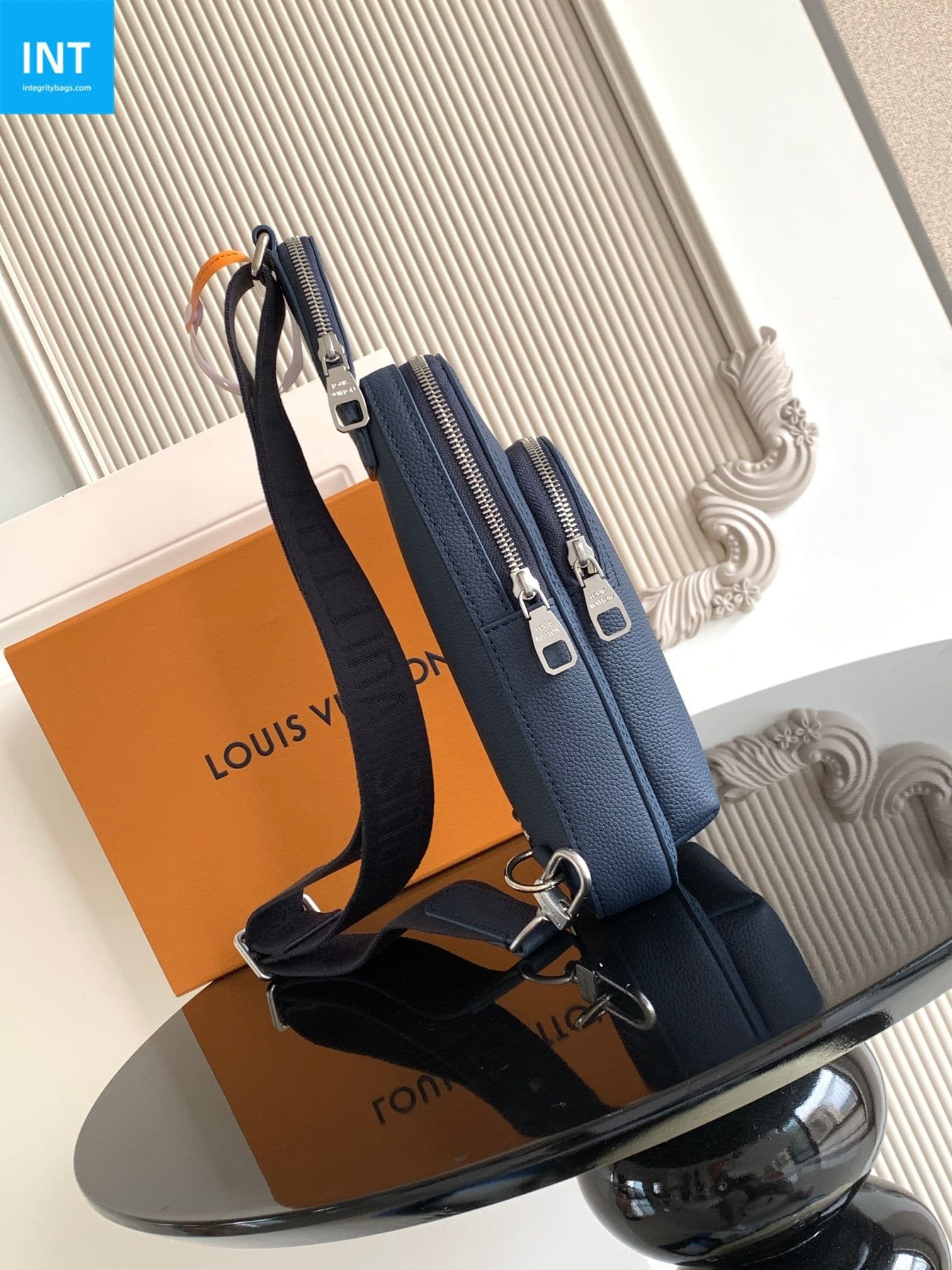Louis Vuitton M15269 Avenue Slingbag PM
