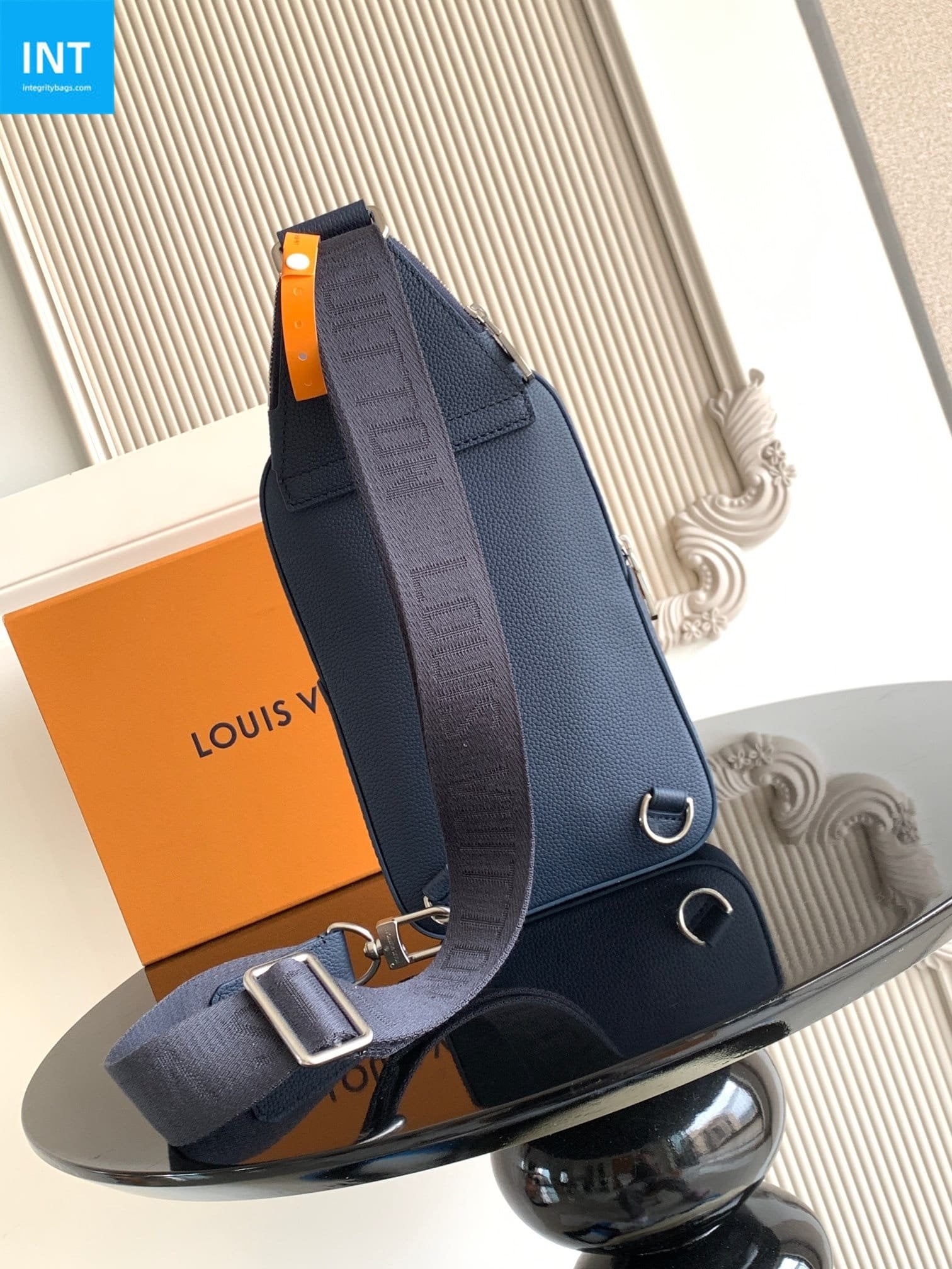 Louis Vuitton M15269 Avenue Slingbag PM