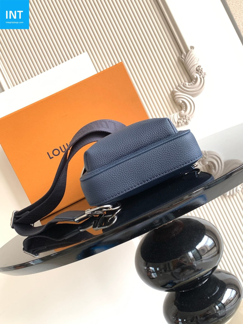 Louis Vuitton M15269 Avenue Slingbag PM