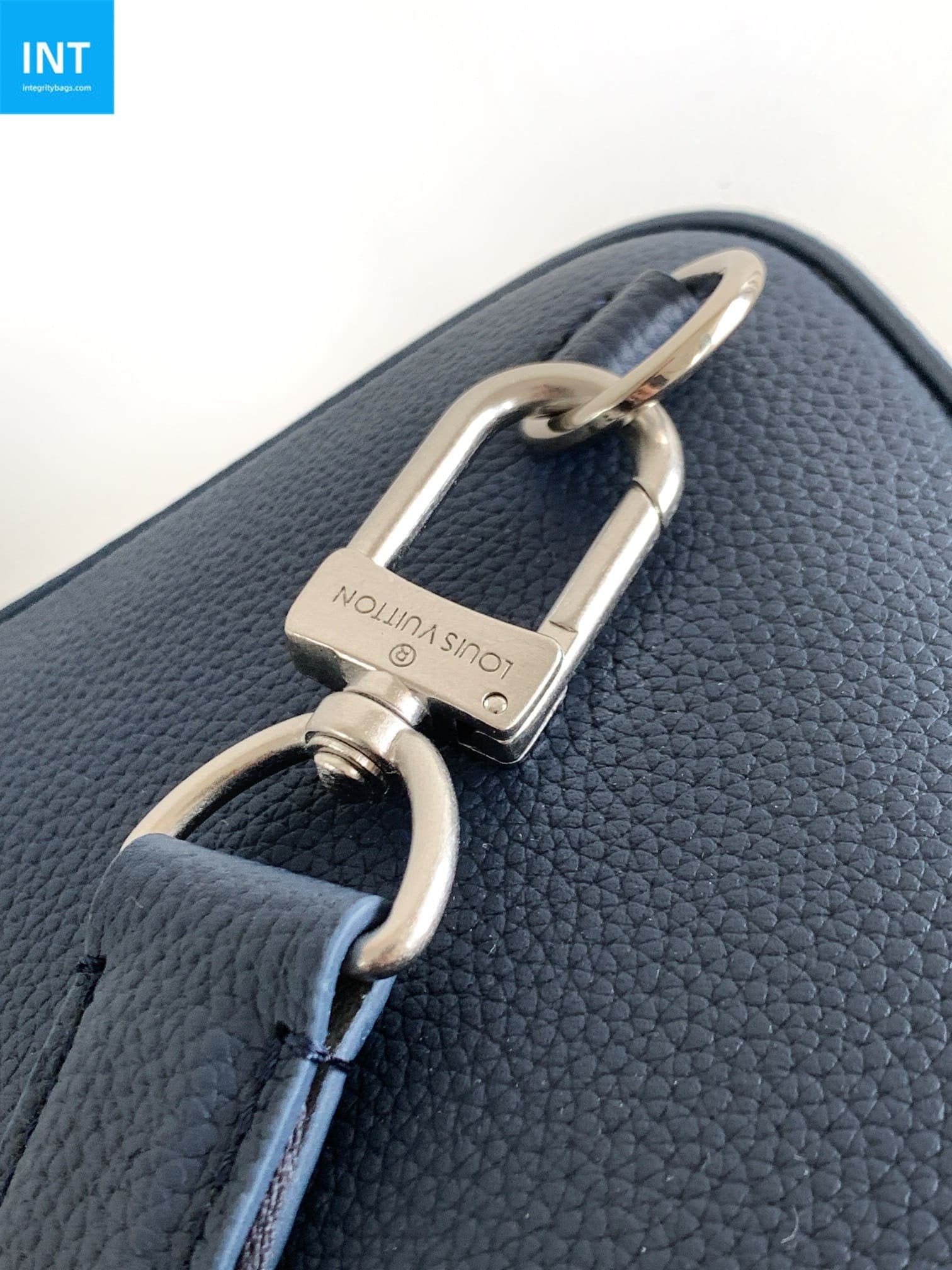 Louis Vuitton M15269 Avenue Slingbag PM