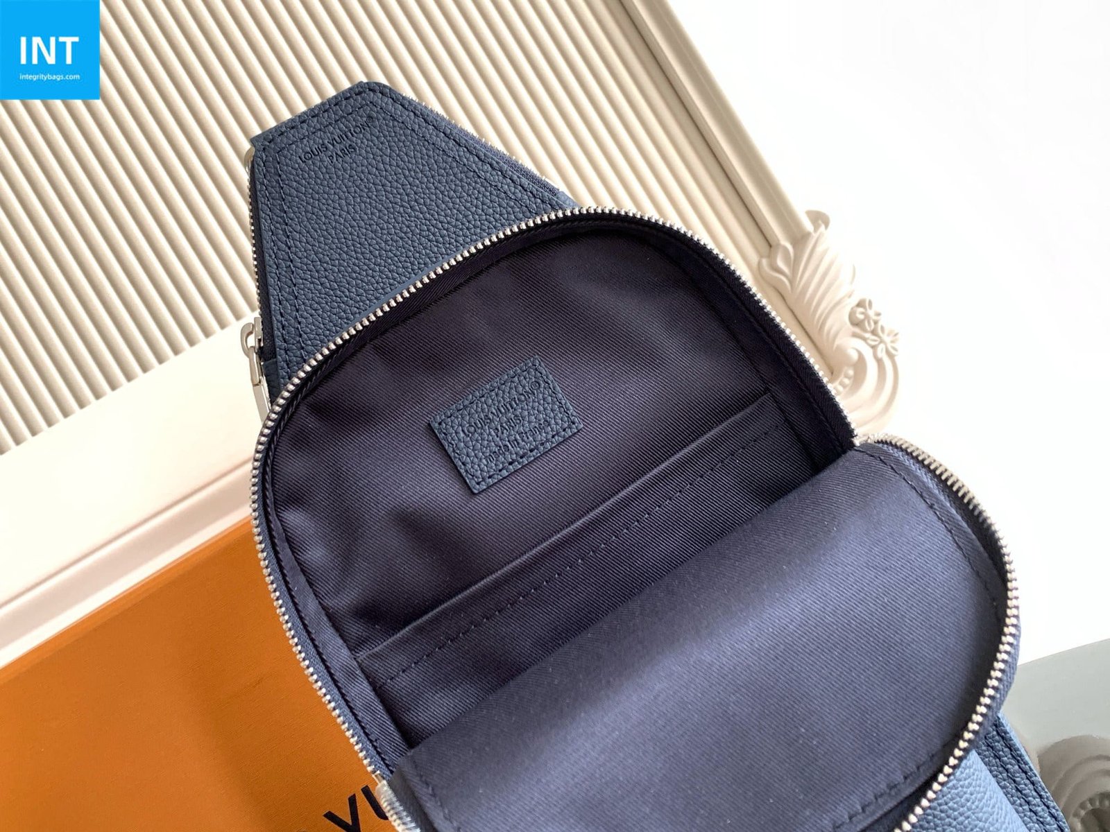 Louis Vuitton M15269 Avenue Slingbag PM