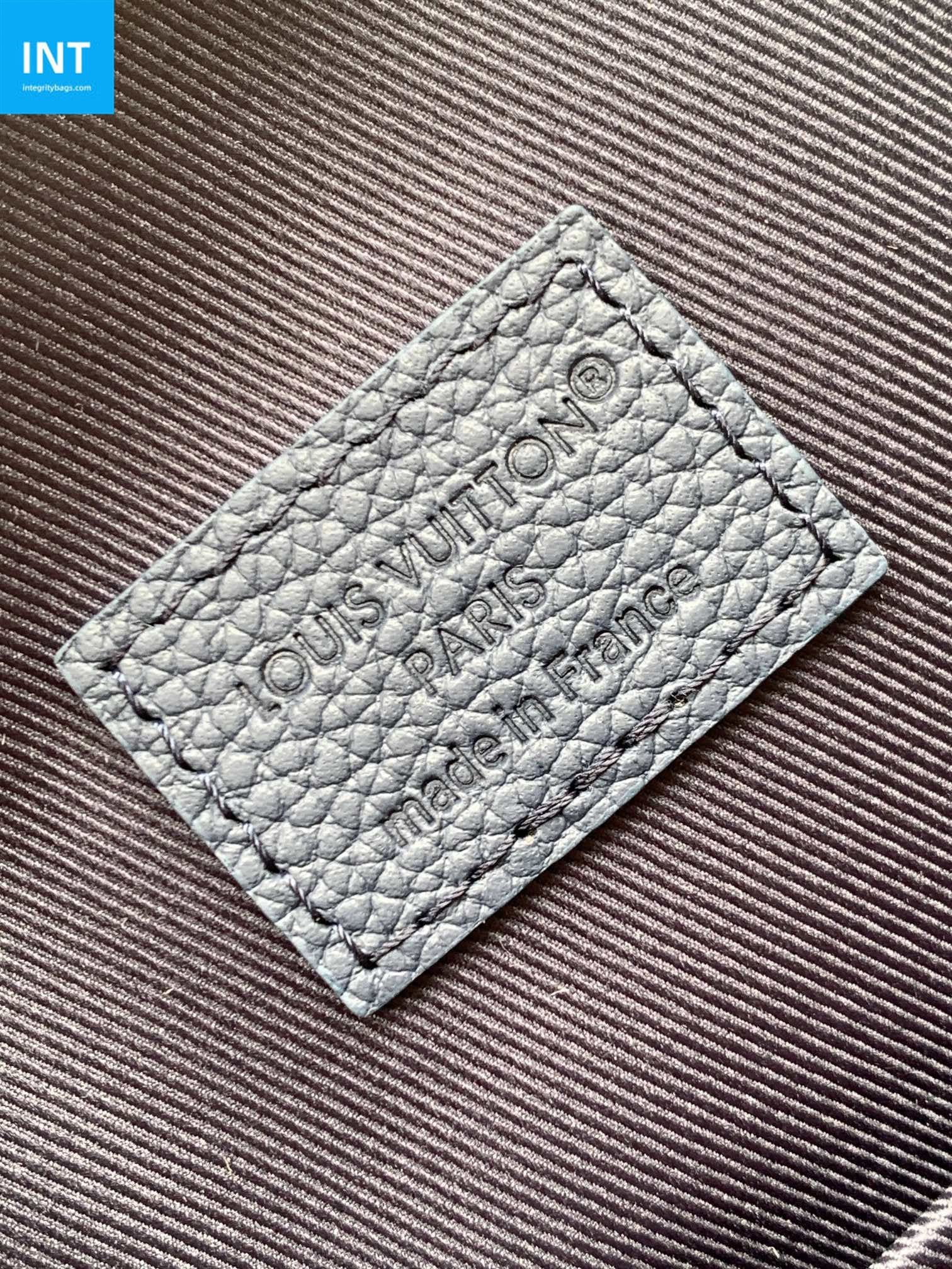 Louis Vuitton M15269 Avenue Slingbag PM