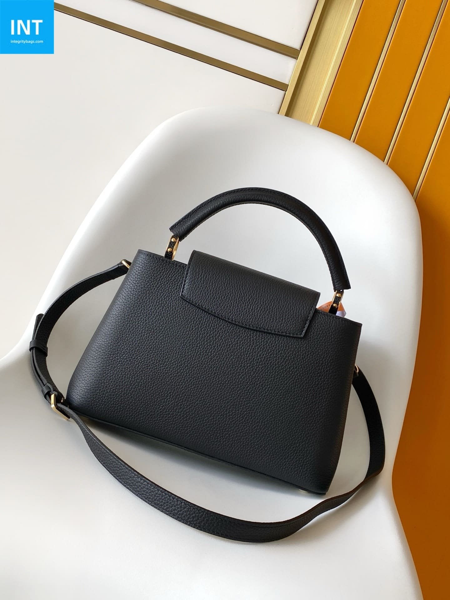Louis Vuitton M24727 Capucines MM