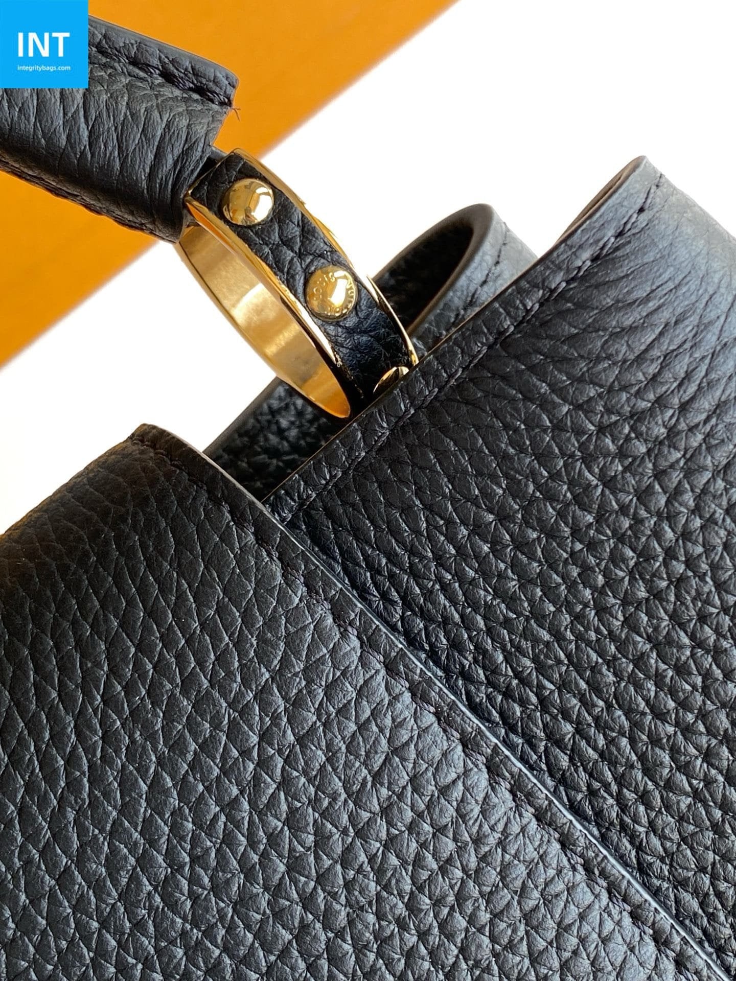 Louis Vuitton M24727 Capucines MM