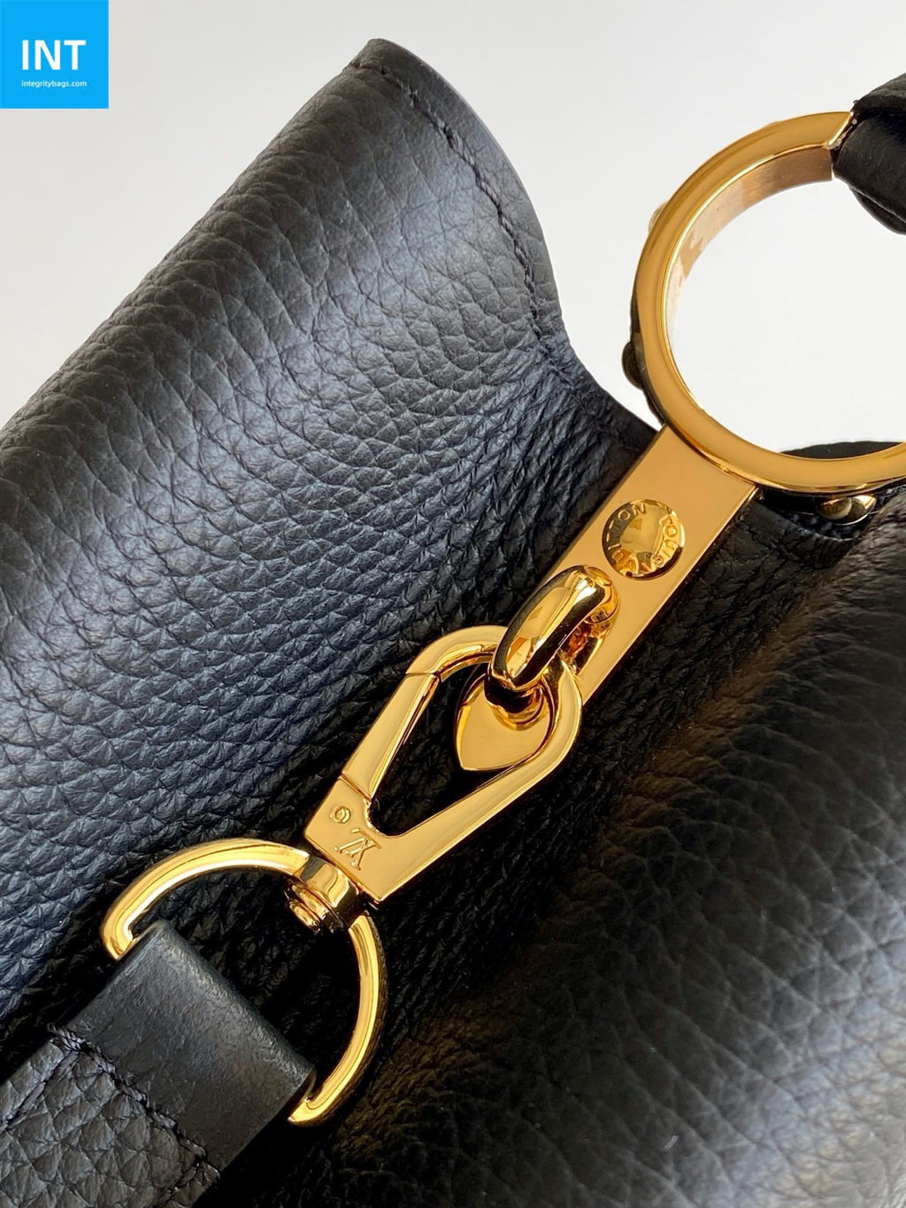 Louis Vuitton M24727 Capucines MM