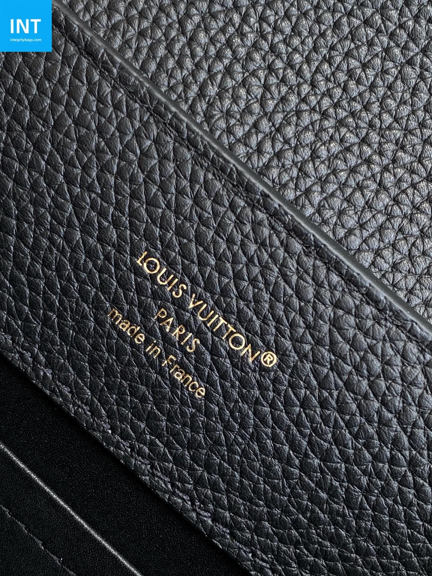 Louis Vuitton M24727 Capucines MM