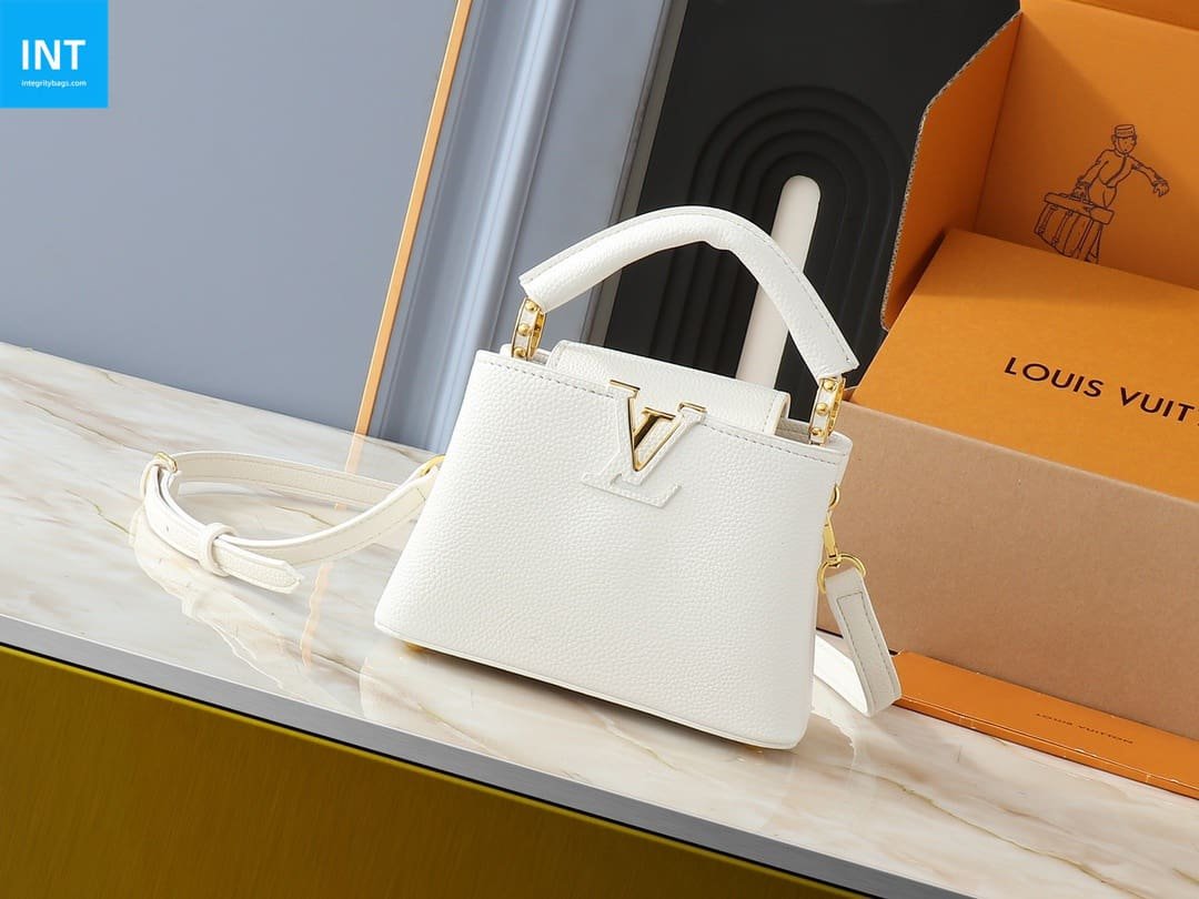 Louis Vuitton M24733 Capucines Mini